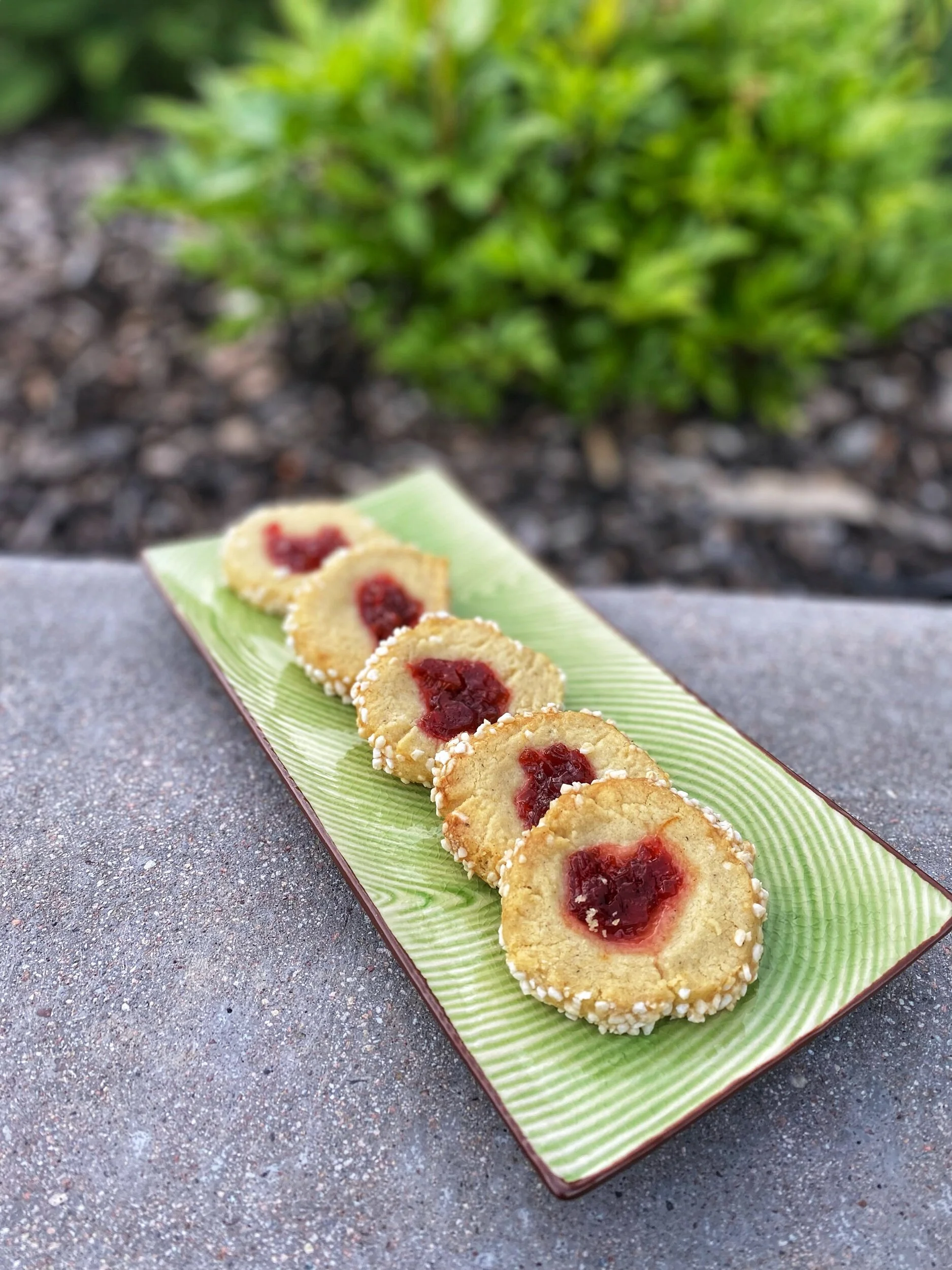 Kardemummakakor med rabarbersylt 