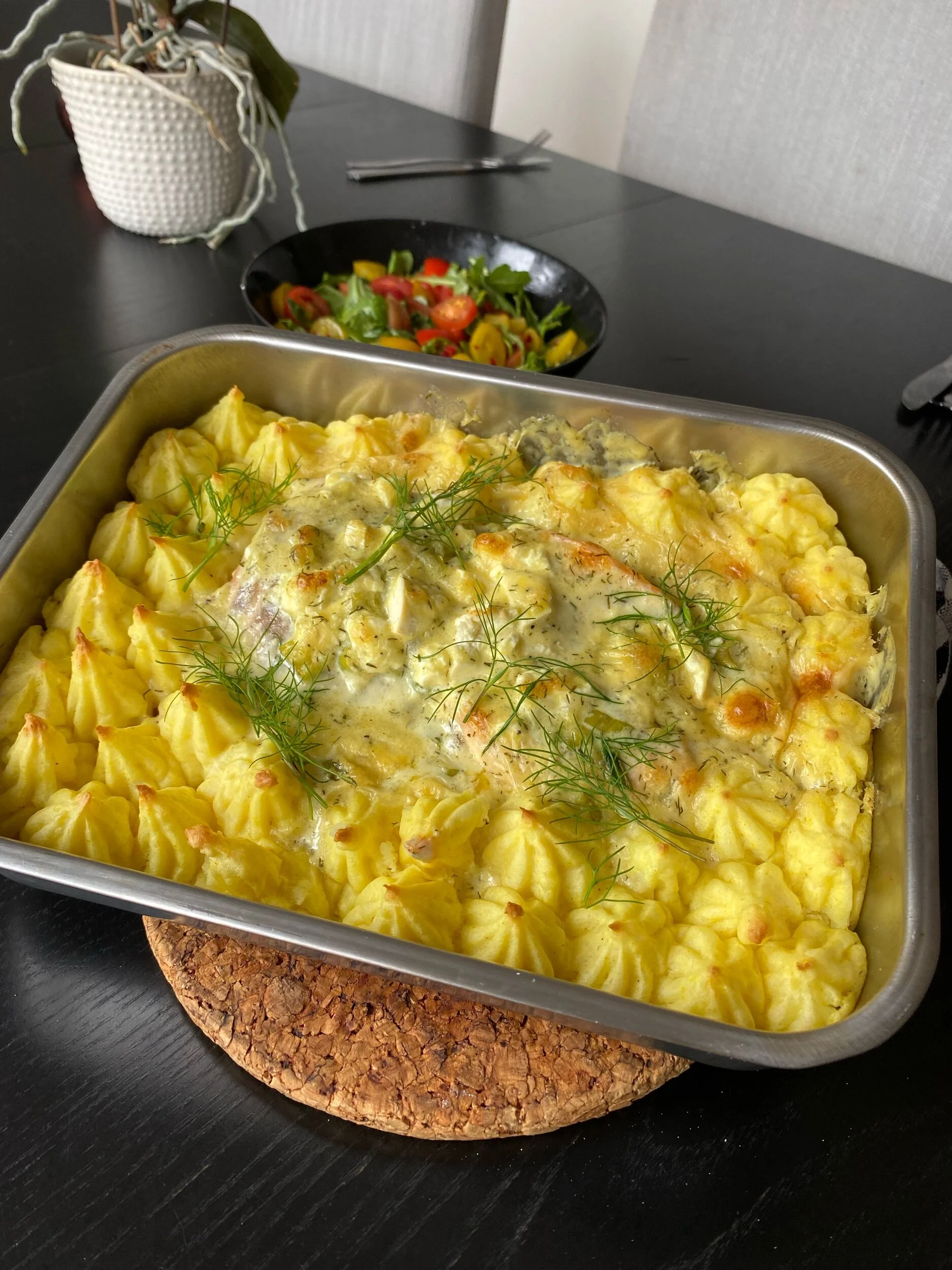 Fiskgratäng med lax och fetaost 