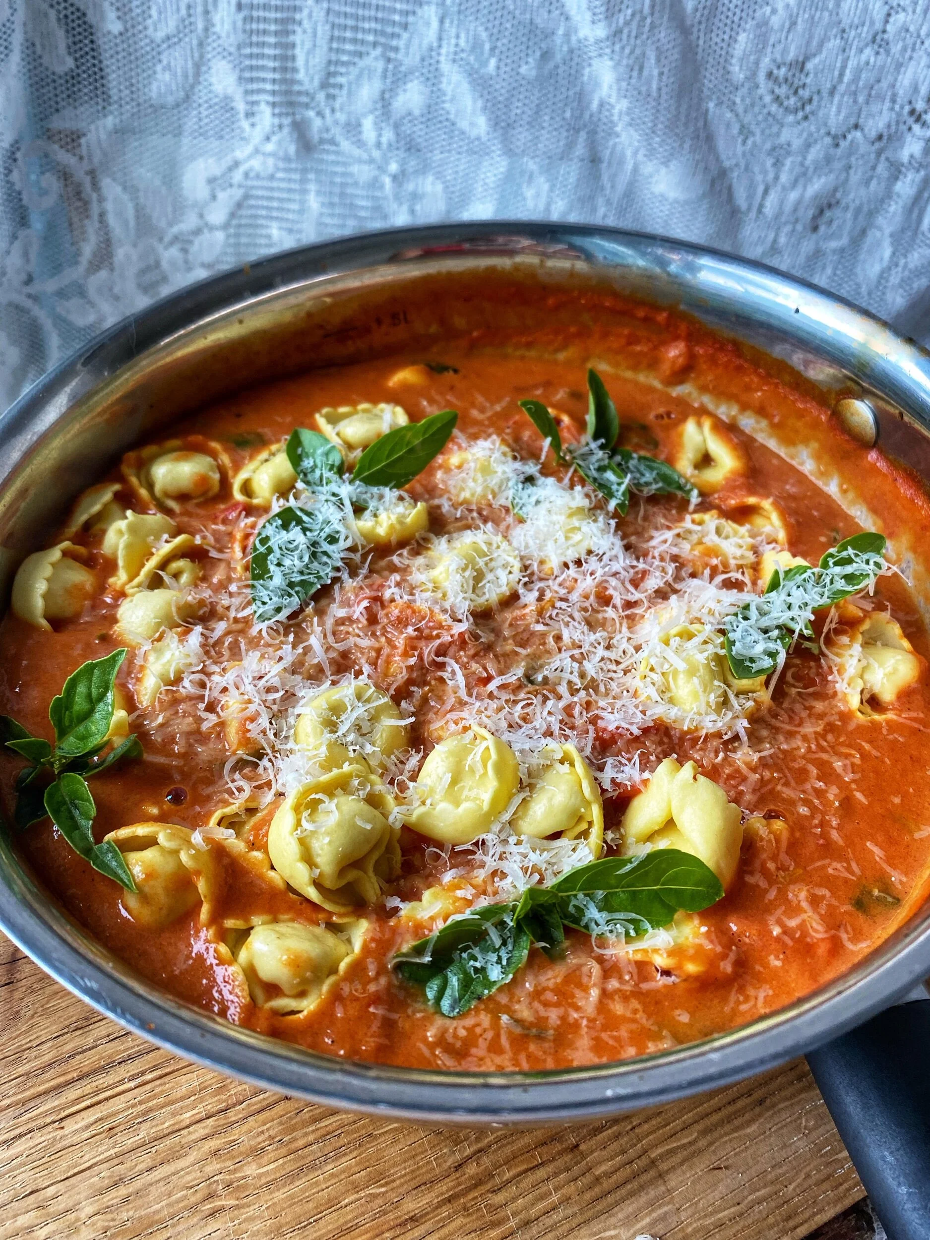 Tomatsoppa med tortellini 