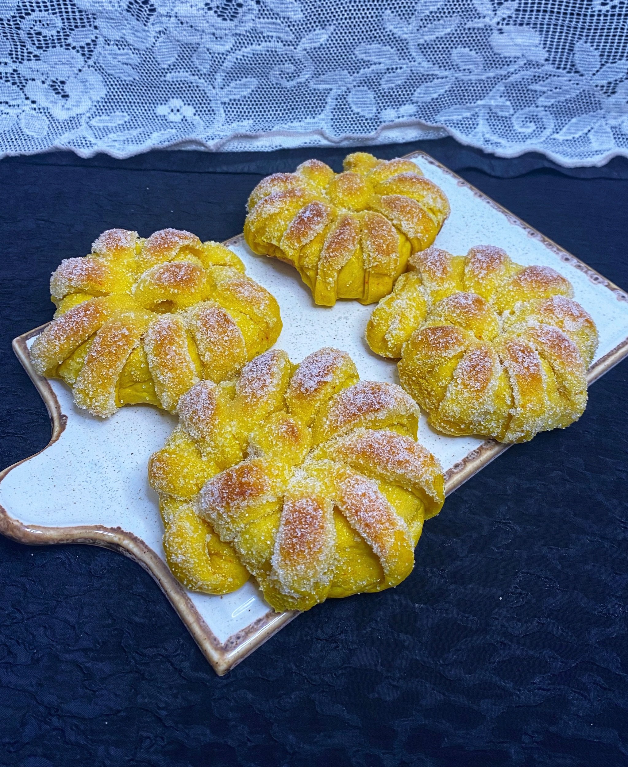 Saffransbullar med vaniljkräm