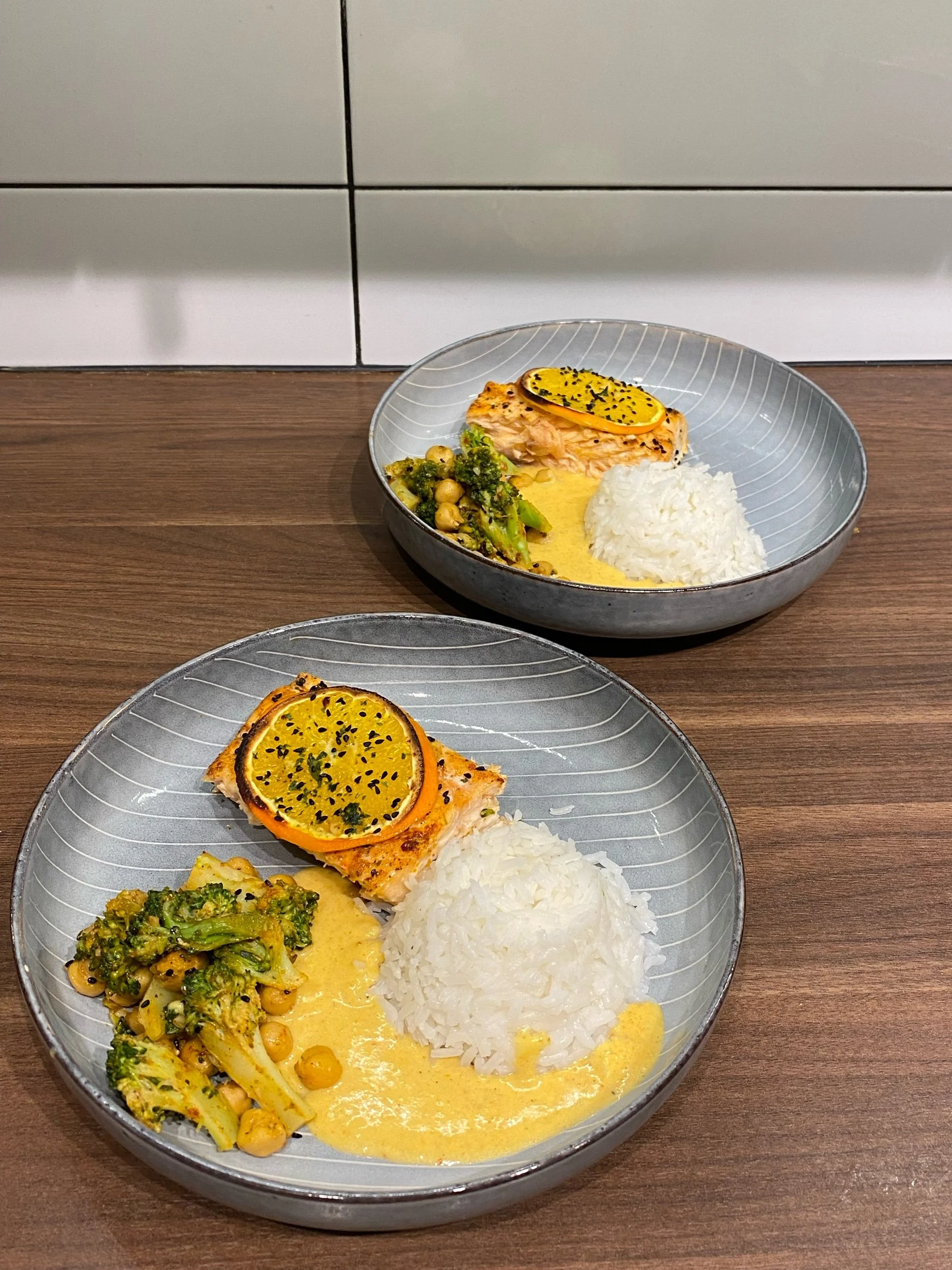 Apelsinlax med chili och apelsinsås 
