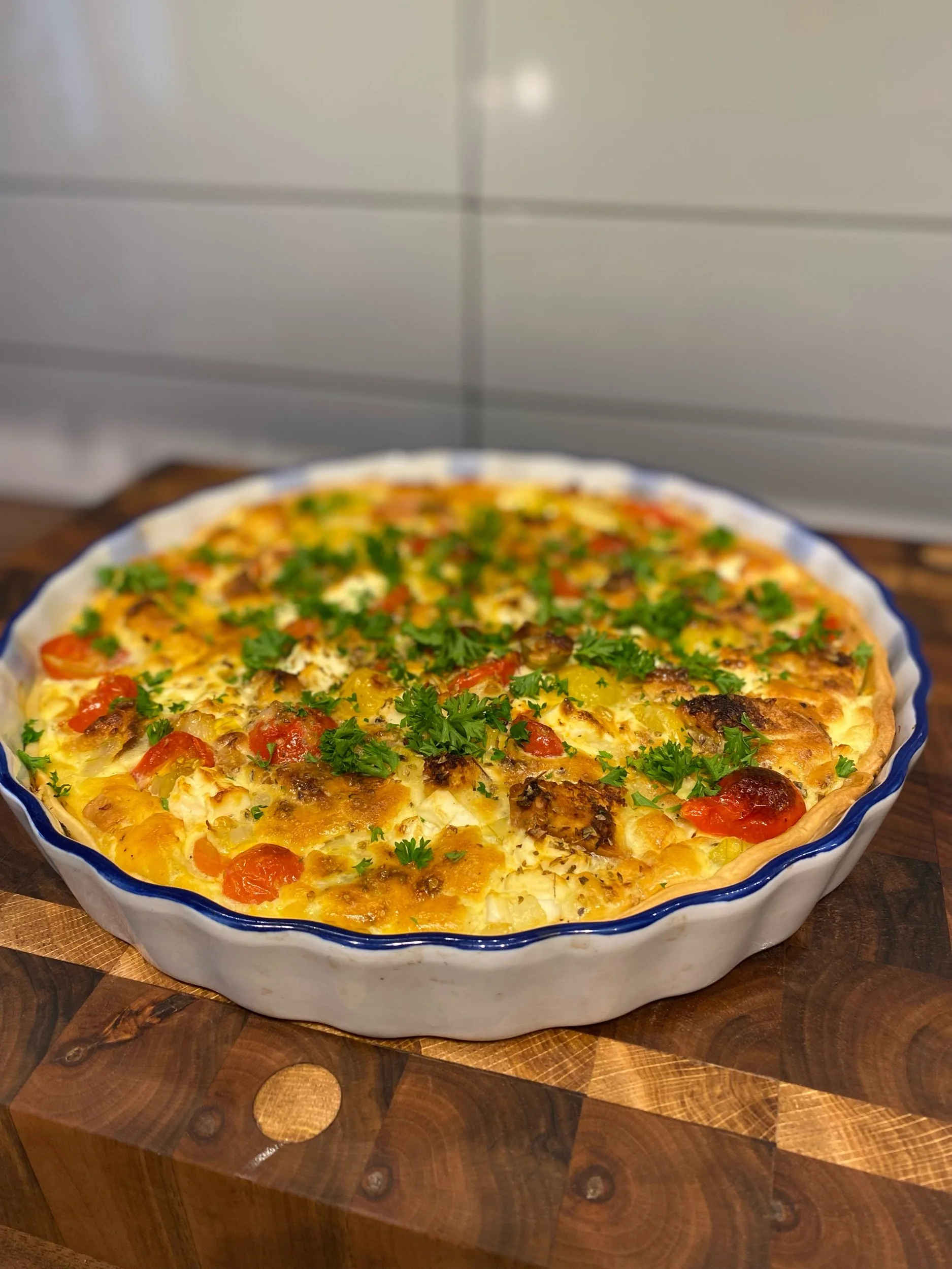 Tomatpaj med fetaost och oliver 