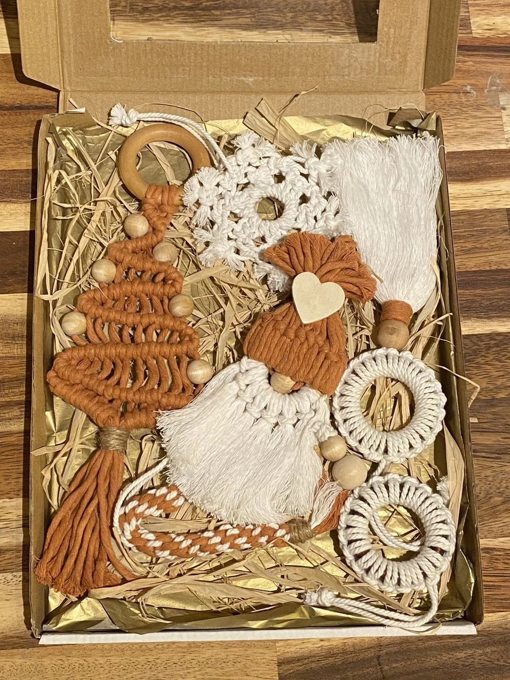 Julpyssel i makramé