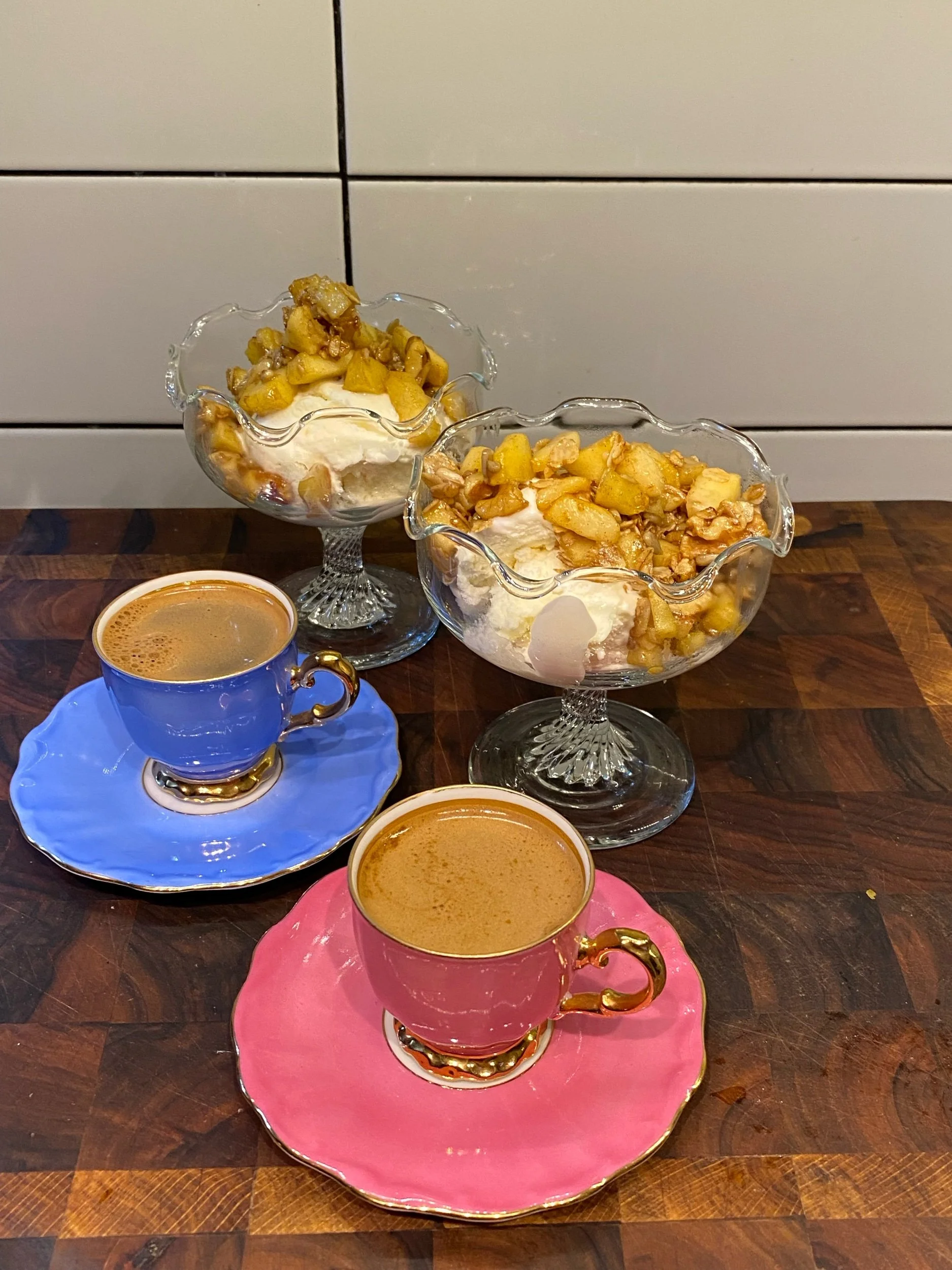 Stekta äpplen med havresmul  