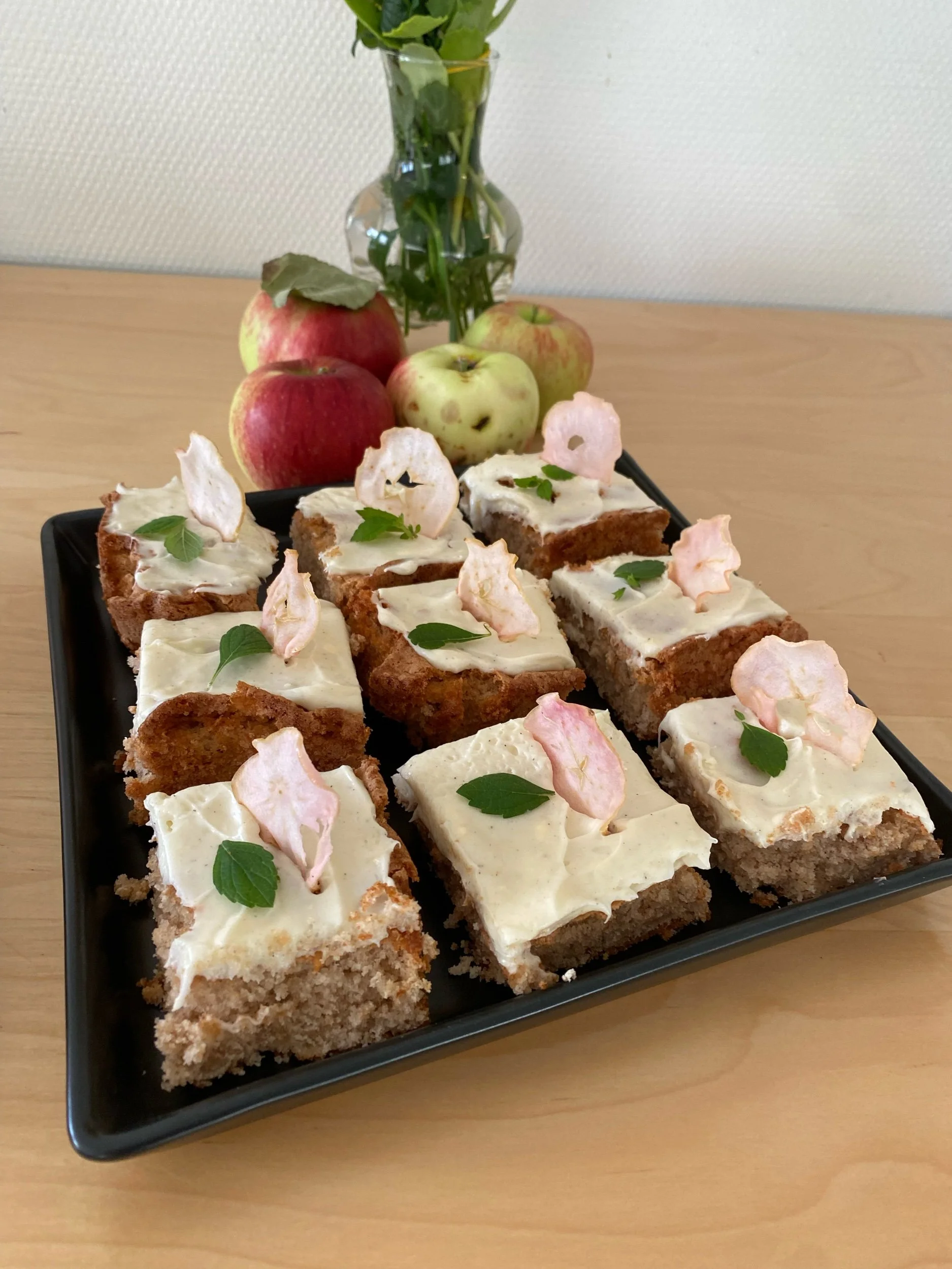 Äppelkaka i långpanna med frosting