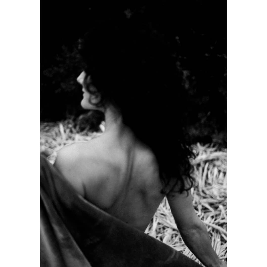 You.You.You. 

#layers#dark#blackhair#nude#mysterious#womanwild#back#body#textures#dive#wander#wonder#blur