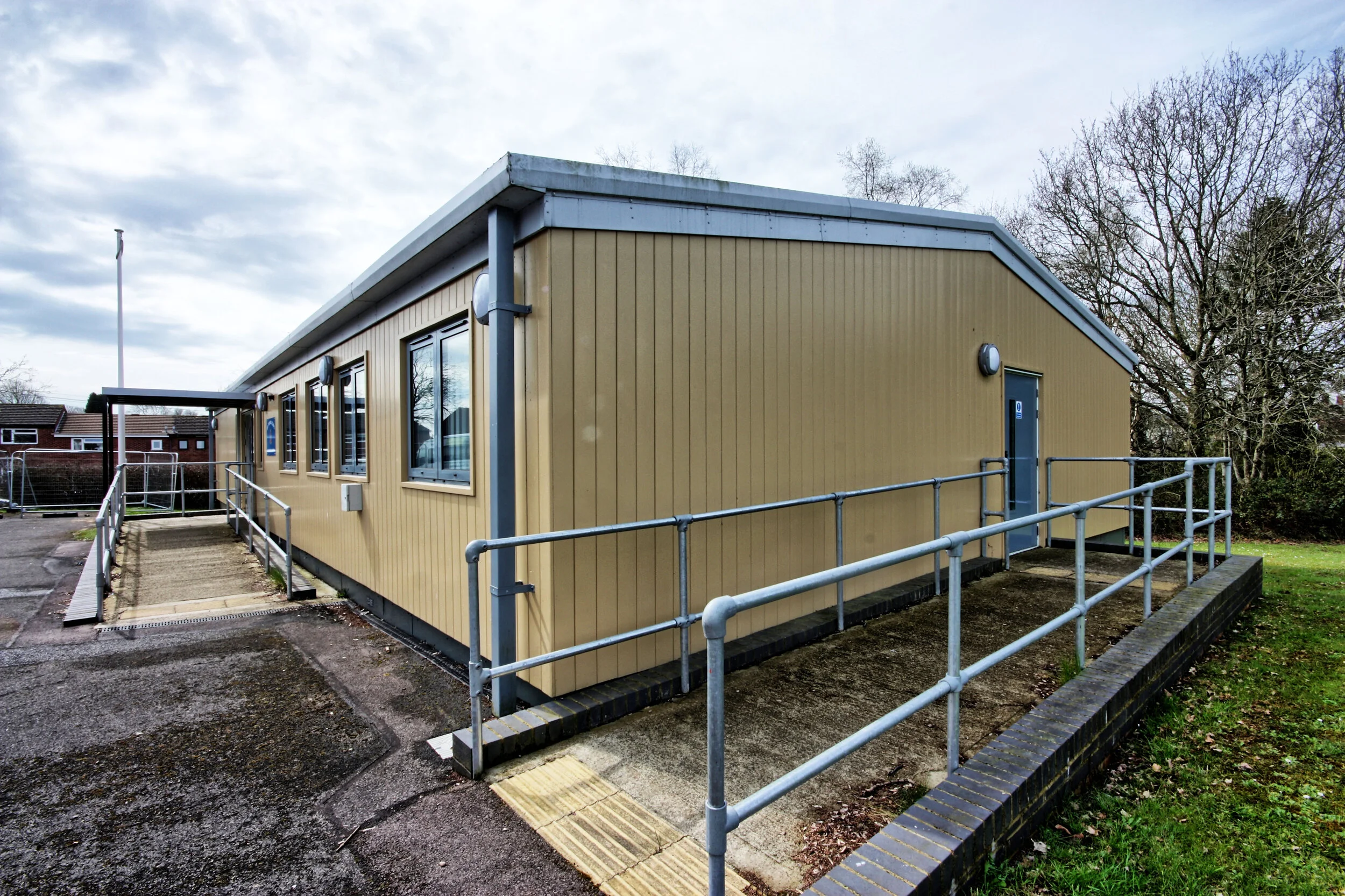 LYDNEY_01.jpg