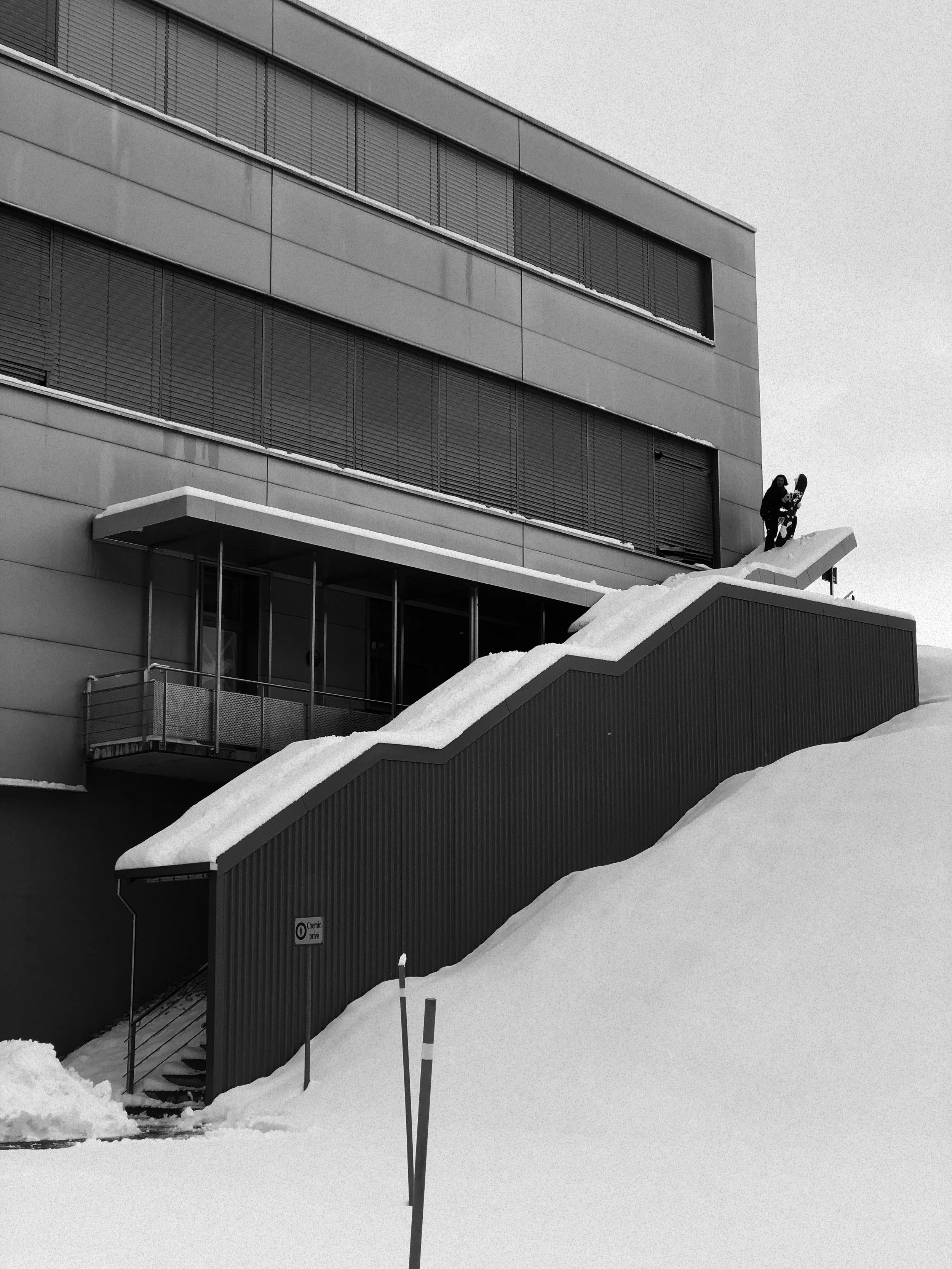 Salaz_High Standard_freestyle_street_snowboard_Lionel, By Mathieu Guery
