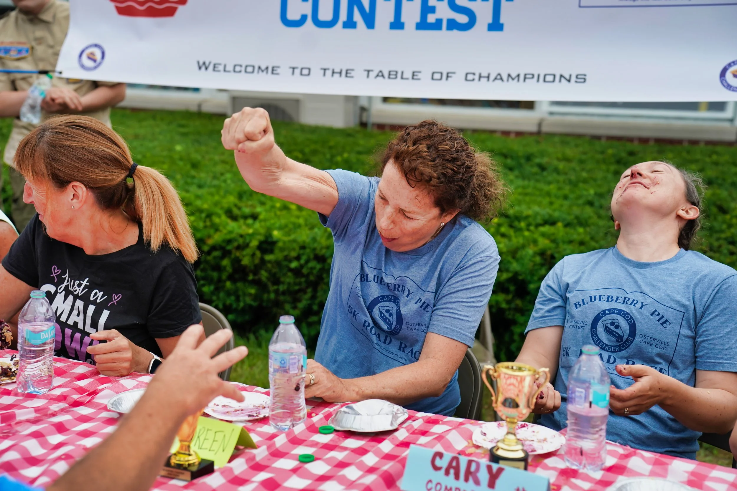 pie eating ladies.JPG