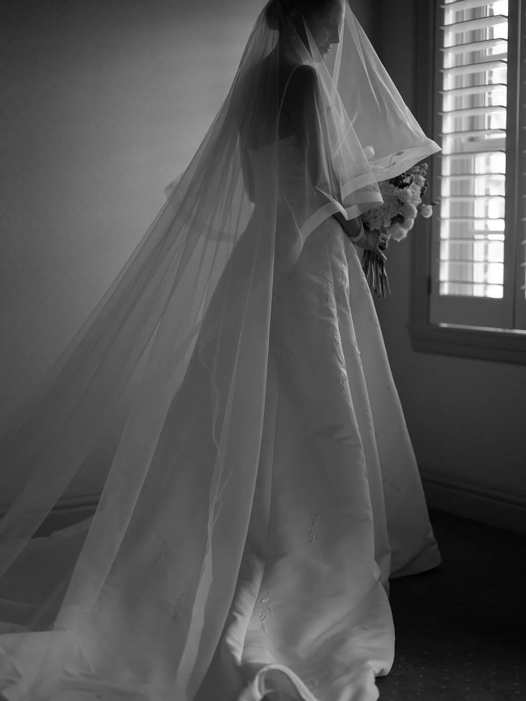 Beautiful Virginia and her pre-aisle moments 🤍

Photos by @virgilbunao