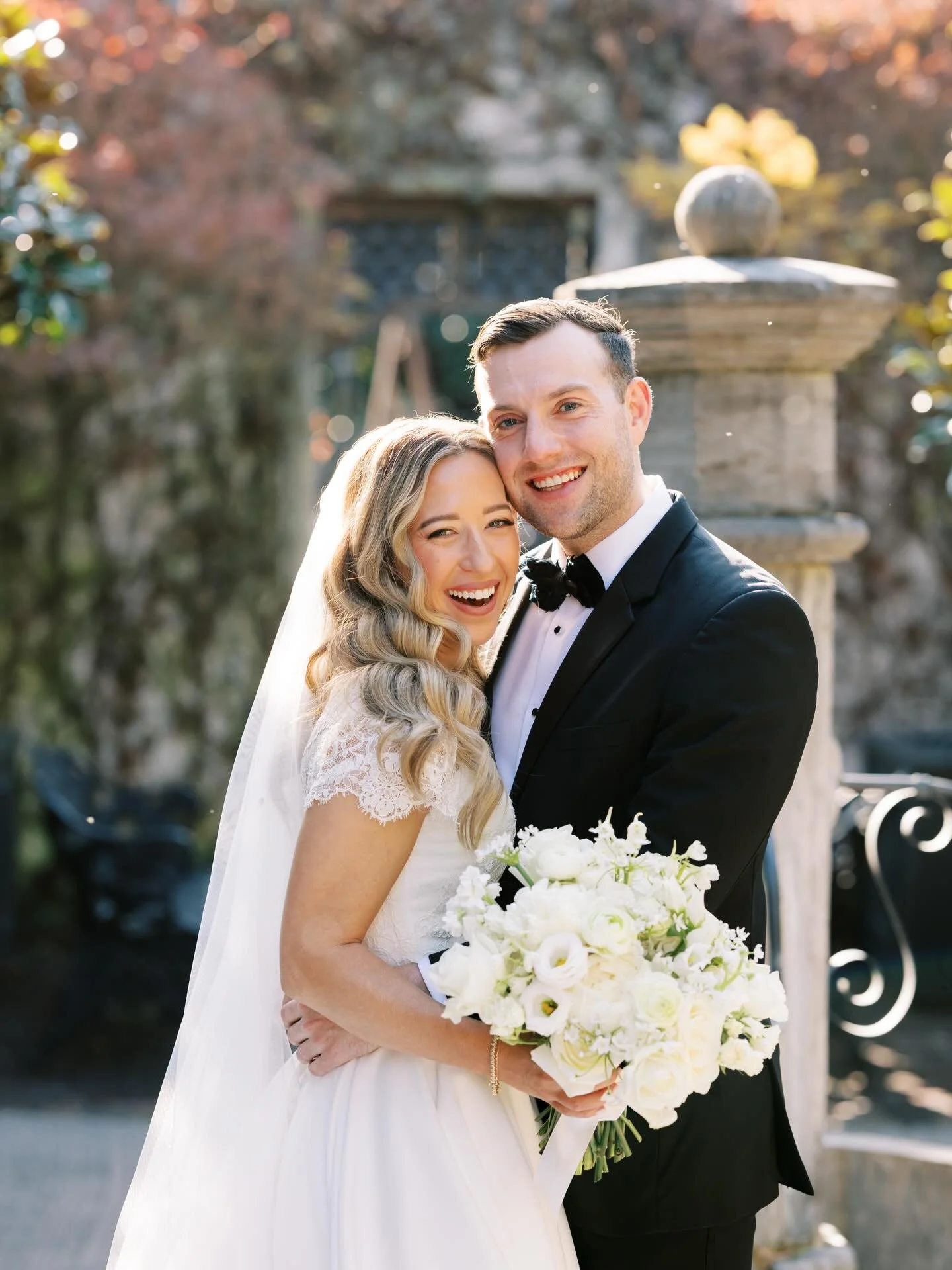 Wedding day magic. There&rsquo;s something so special about looking at wedding photos and literally feeling the joy of the day jumping through the screen!

Photo: @amandakarisphotography 
Beauty: @makeupbysarahlynn @hairbymaddiewoff 
Floral: @bloomsn
