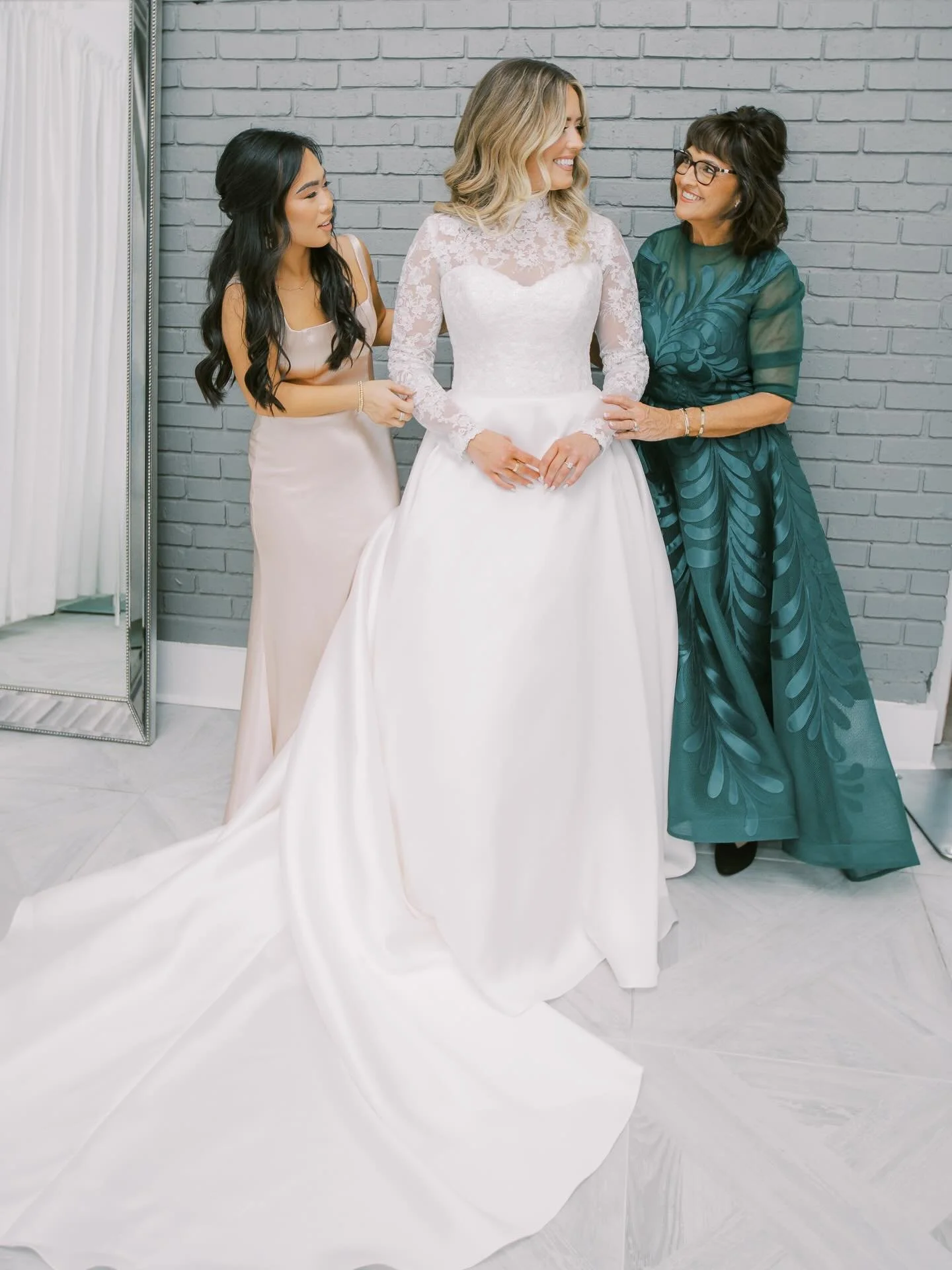 However you&rsquo;re celebrating, enjoy the magic of this season surround by friends, family and loved ones ❤️ Meggie and Bryan&rsquo;s December day started with  beautiful ceremony and ended with an entirely Christmas-themed reception surrounded by 