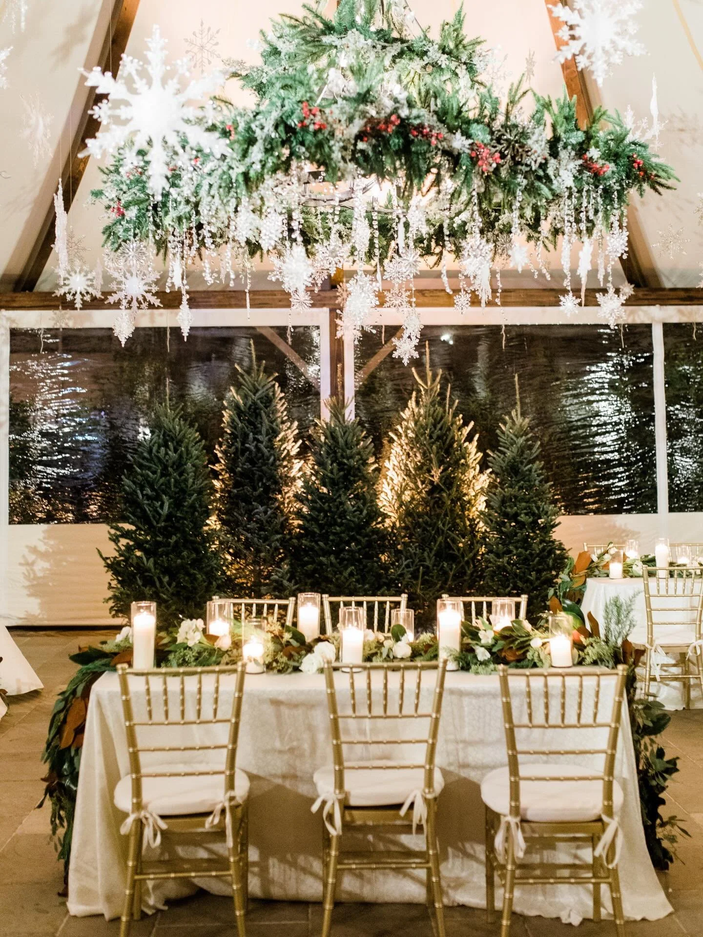 Winter Solstice ❄️ supposedly the darkest day of the year, though looking back on this winter wonderland brings us nothing but light. 

Rentals: @alloccasionseventrental @bbjlatavola @bryantsrentall @canvas_event_furniture 
Beauty: @hairportlexington
