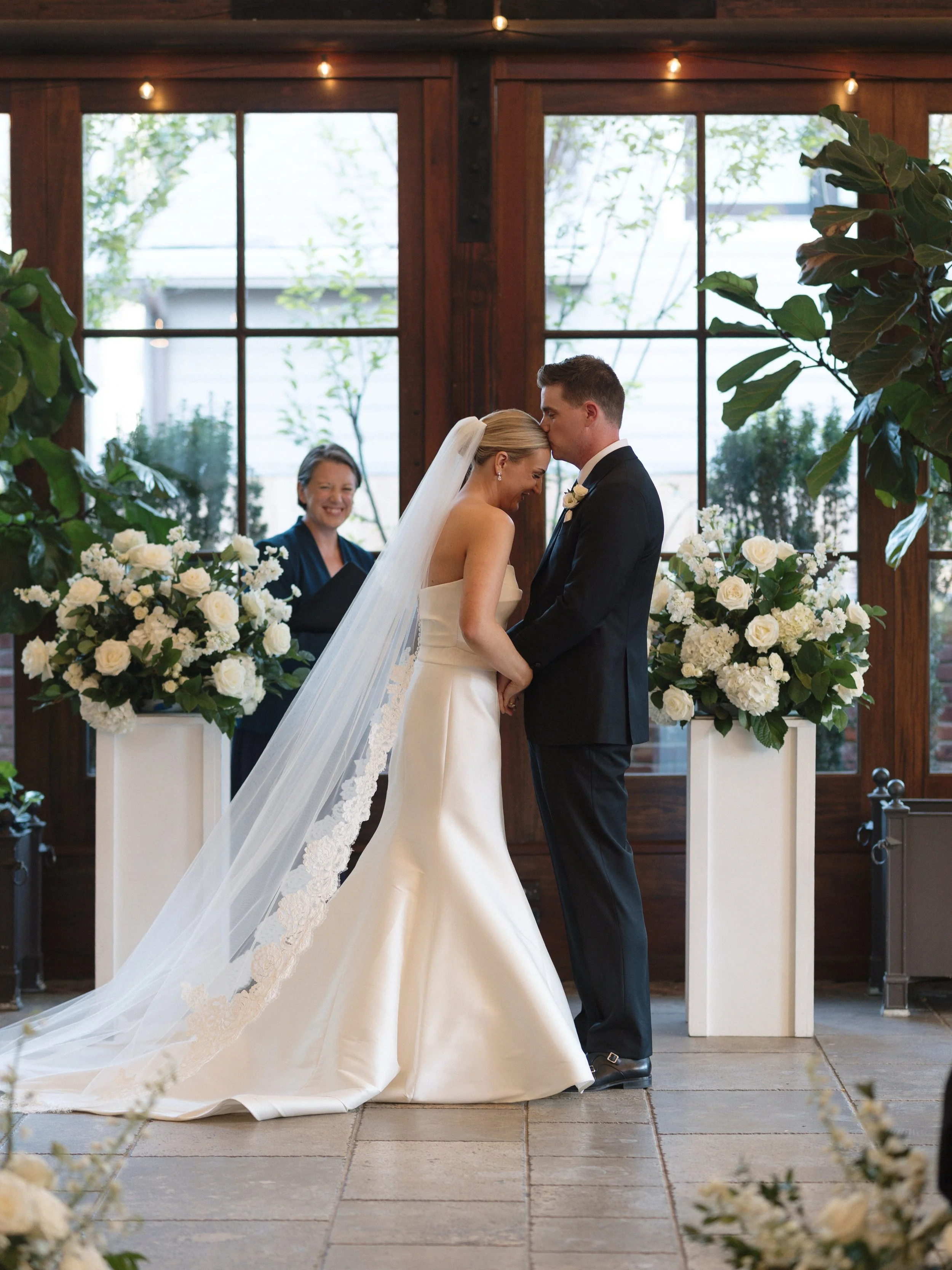 The perfect moment and every detail behind it. 🤍

Photography: @aliciavaldez.studio 
Venue: @apiaryonjefferson 
Florals: @bloomsnblossomsllc 
Rentals: @alloccasionseventrental @bryantsrentall @amazingeventrentals 
Cake/Desserts: @martinespastries 
B