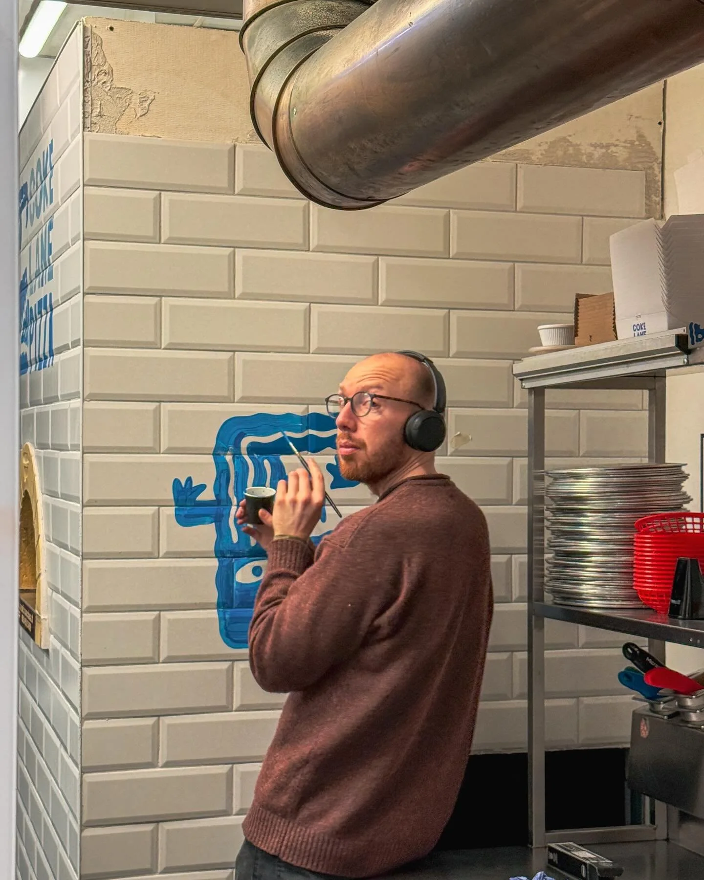 @darraghsigns working up the new @cokelanepizza on the side of their new oven today.  If it is hand painted signs you be wanting, then look no further than this man.