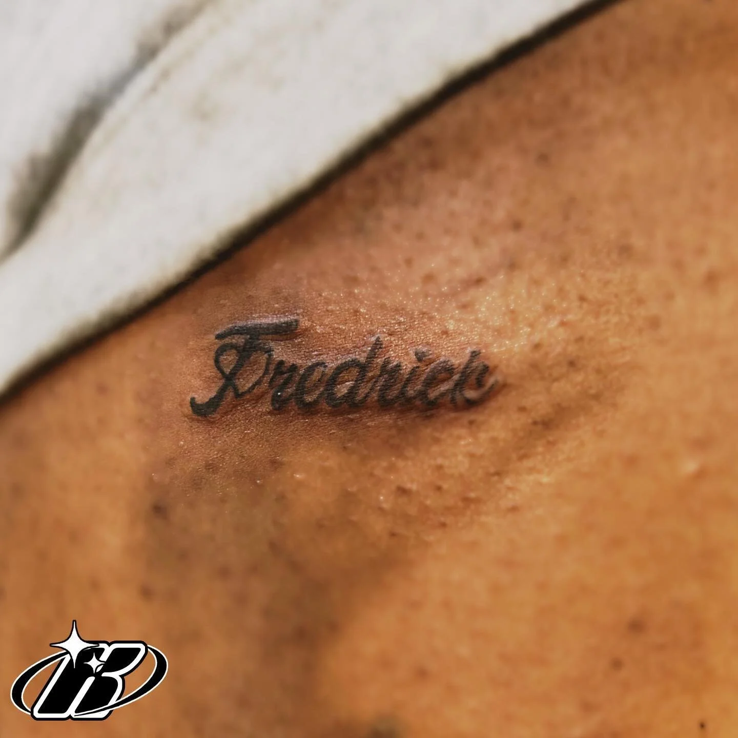 A little cheeky action!

#apprentice#apprenticetattoo#apprenticeship#bodypiercer#dallaspiercer#dfwpiercer#dallaspiercings#dfwpiercings#dallastattoostudio#dfwtattoos#dragonfly#piercedgirl#dragonflytattoo##piercersofinstagram##blackgirlmagic##tiktok#ta