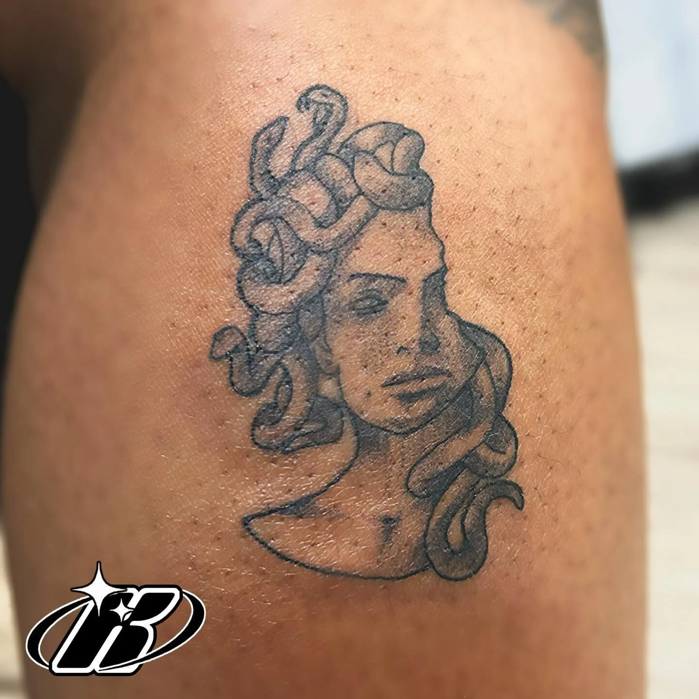 Microrealism 2 1/2&rdquo; Medusa
Book Me!

#apprentice#apprenticetattoo#apprenticeship#bodypiercer#dallaspiercer#dfwpiercer#dallaspiercings#dfwpiercings#dallastattoostudio#dfwtattoos#dragonfly#piercedgirl#dragonflytattoo##piercersofinstagram##blackgi
