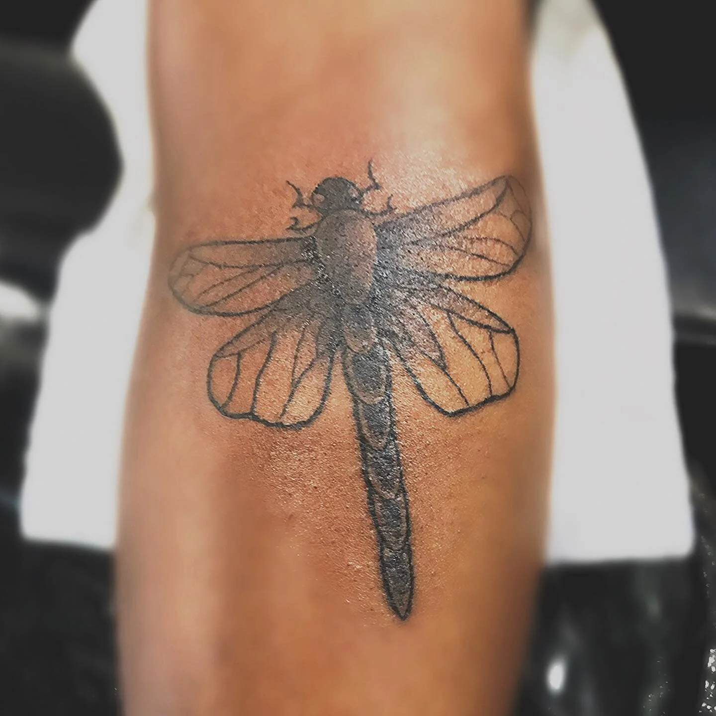 Quick walk-in today ✨My style vs Pinterest ✨

#apprentice#apprenticetattoo#apprenticeship#bodypiercer#dallaspiercer#dfwpiercer#dallaspiercings#dfwpiercings#dallastattoostudio#dfwtattoos#dragonfly#piercedgirl#dragonflytattoo##piercersofinstagram##blac