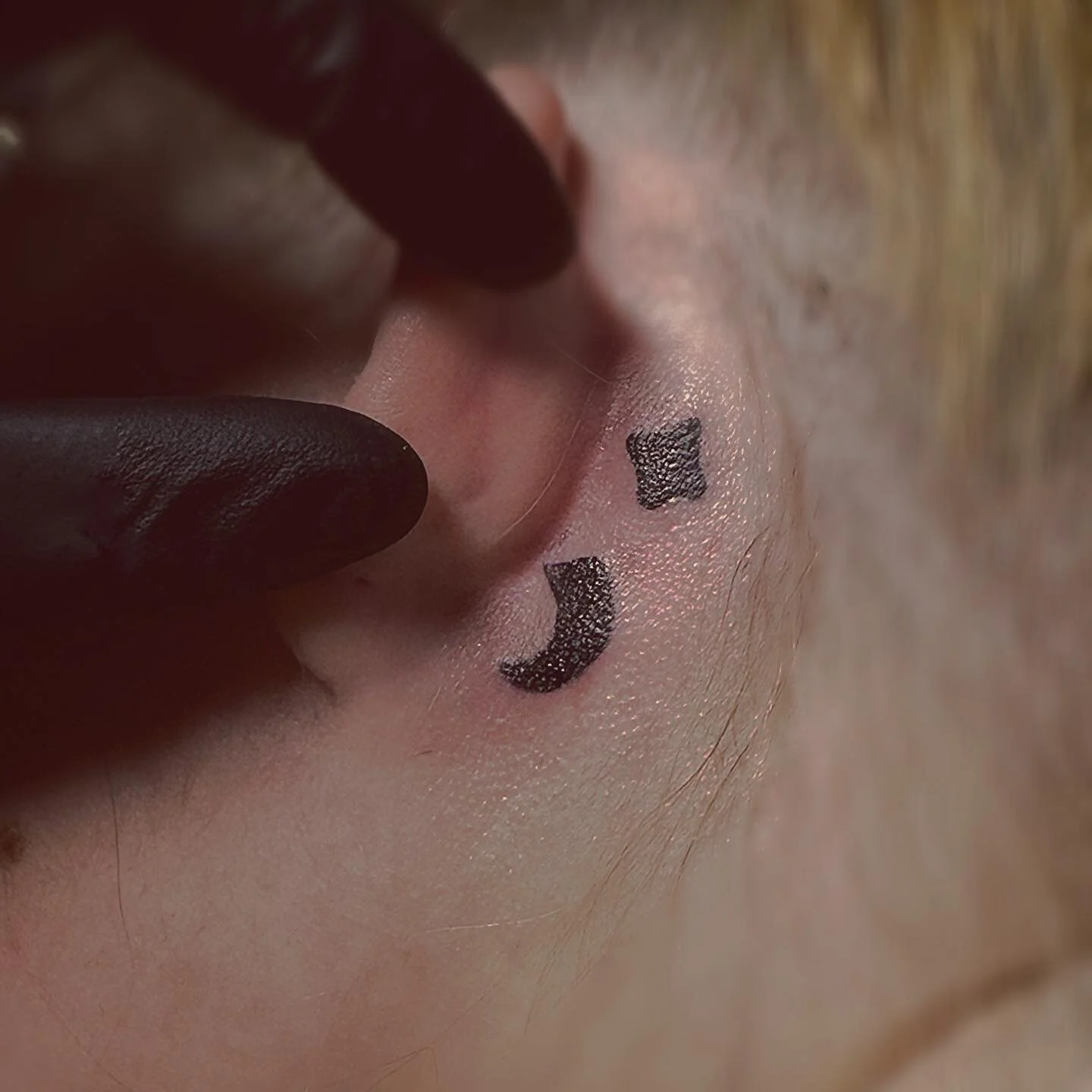 A lovely little semi-colon. Thanks for requesting me specifically for this one ✨ 

#apprentice#apprenticetattoo#apprenticeship#bodypiercer#dallaspiercer#dfwpiercer#dallaspiercings#dfwpiercings#dallastattoostudio#dfwtattoos##piercedgirl###piercersofin