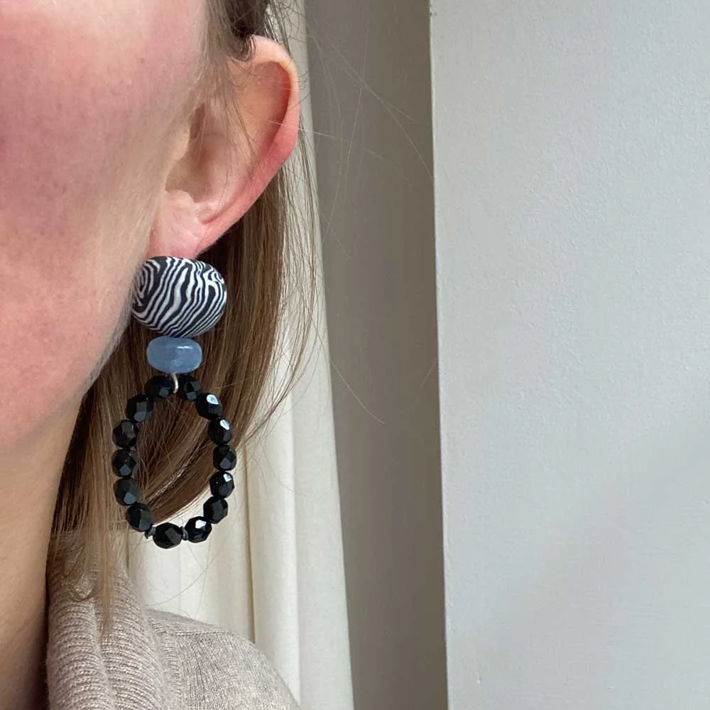 FIMO_VARIATION_zebra_light_blue_black_circle_03.jpg