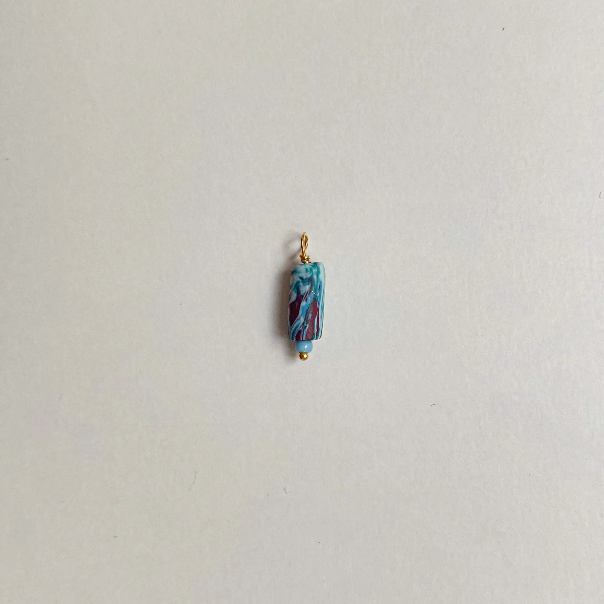 MINI_NECKLACE_CHARM_turquoise_bordeaux_green_01.jpg