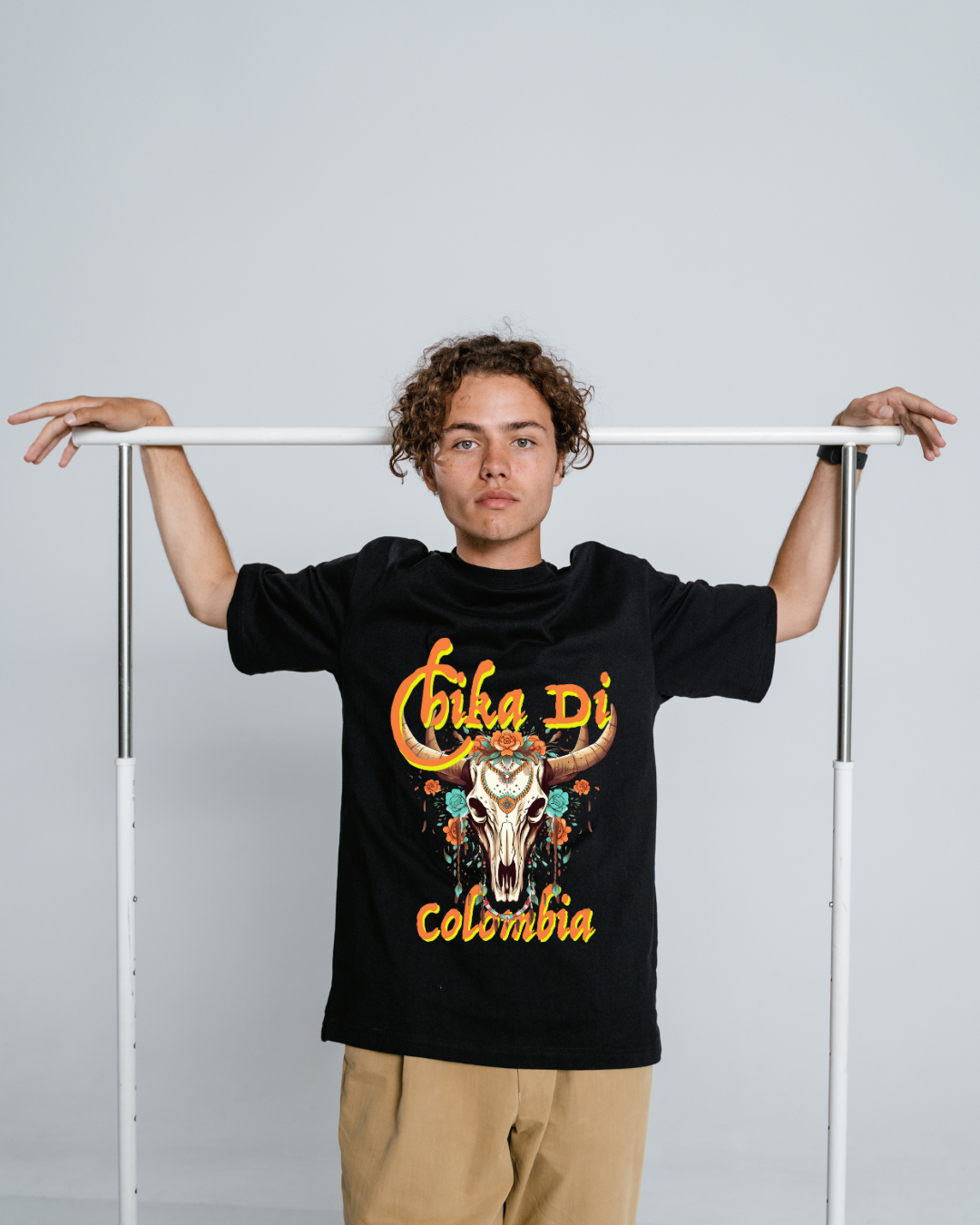 Black  Minimalist T-Shirt - CHIKA DI .png