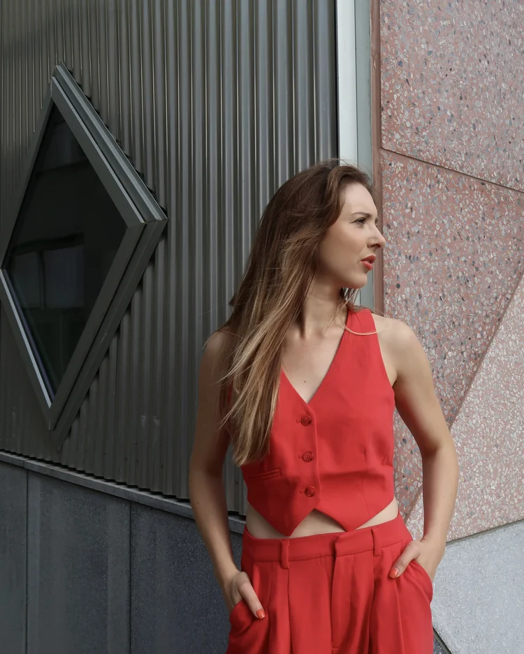 How to Dress your bust — Personal Stylist, London - Styled By Sian