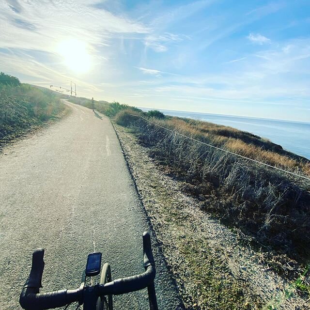 2020 is here and the future looks bright! Get off to a great start and let&rsquo;s get some miles in! #happynewyears #2020 #2020fitness #cycleproshop #cycleproteam @cycleproshop @j.alexi.martinez #socalcycling #pch #crystalcovestatepark #elmorro #let