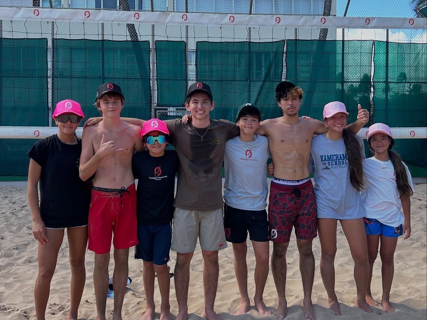 We had a great turnout for the Co-Ed Junior 4s tourney today. Thank you to the nearly 80 athletes that came and balled out. Congratulations to these 8 that competed in the finals! Swipe left for more videos and pics from the day. 

1st Place
Lionel G