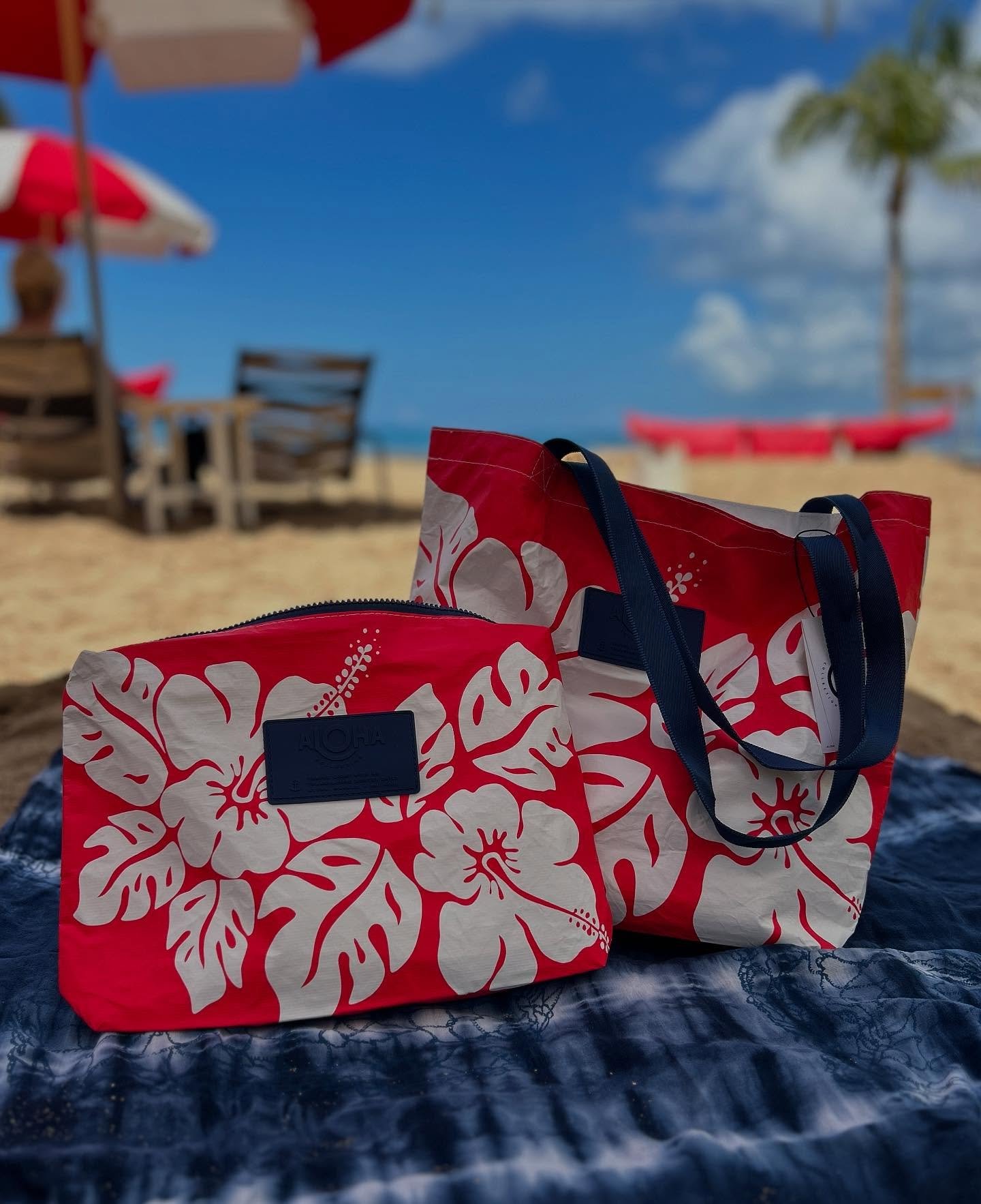 🚨 Super cute collab alert! Buy your @alohacollection X @outriggercanoeclub bags just in time for Mother&rsquo;s Day! 🚨 

We just can&rsquo;t get enough of these new red and white Aloha Collection splash-proof bags. The best part? All sales from thi