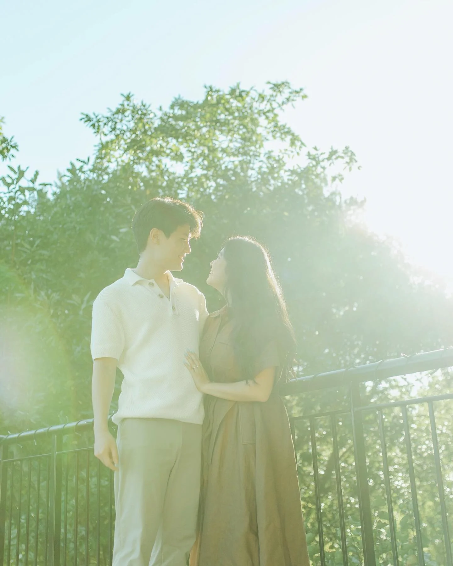 had the loveliest session with stephanie &amp; daejun last month! 🤍 it was such a joy getting to capture these two &amp; how sweet and silly they are with each other! :,,

if you&rsquo;re looking for new couple photos this holiday season, i&rsquo;m 