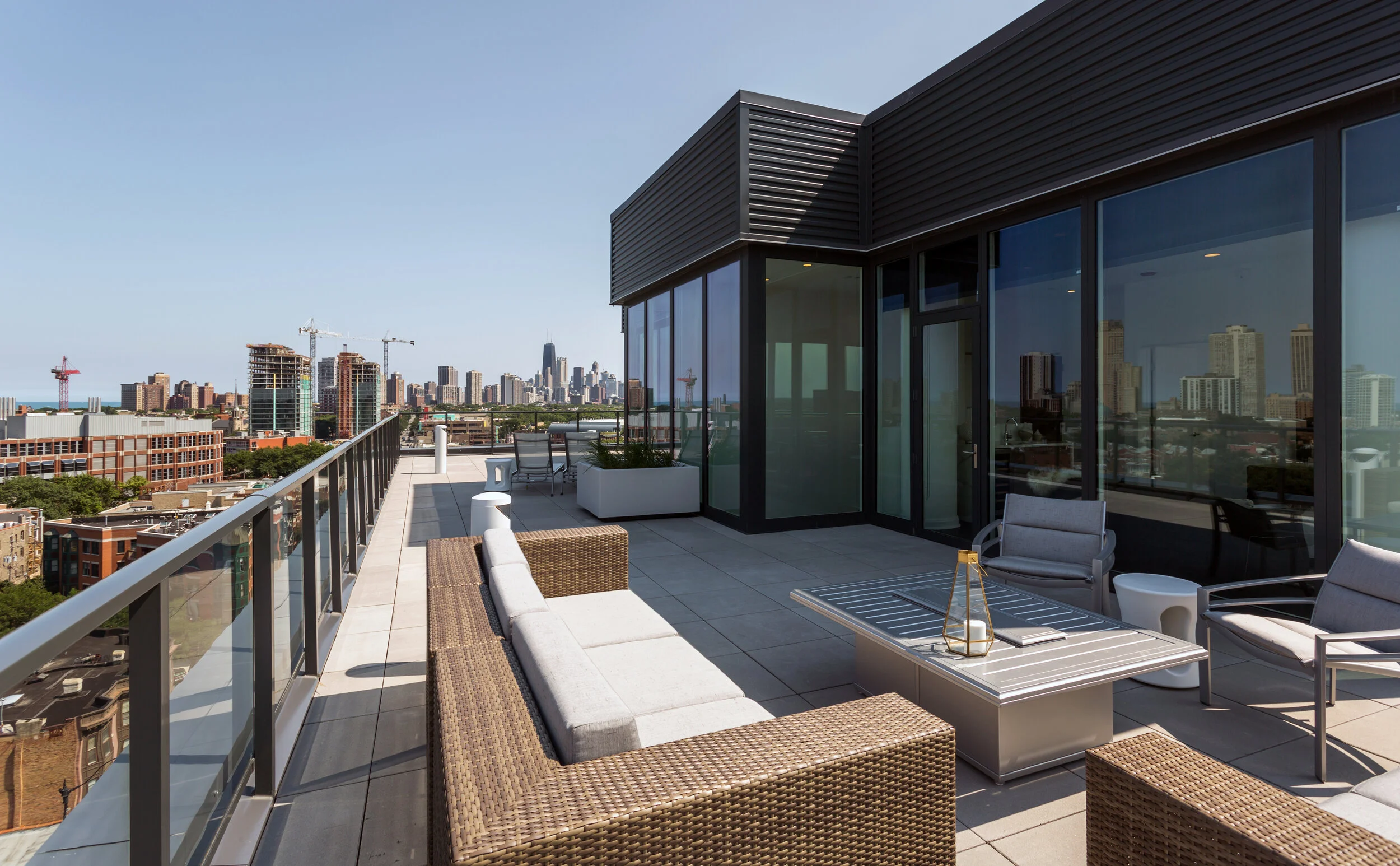 pdetphotography-luxurychicagoapt-elevatelincolnpark-1005 (22).jpg