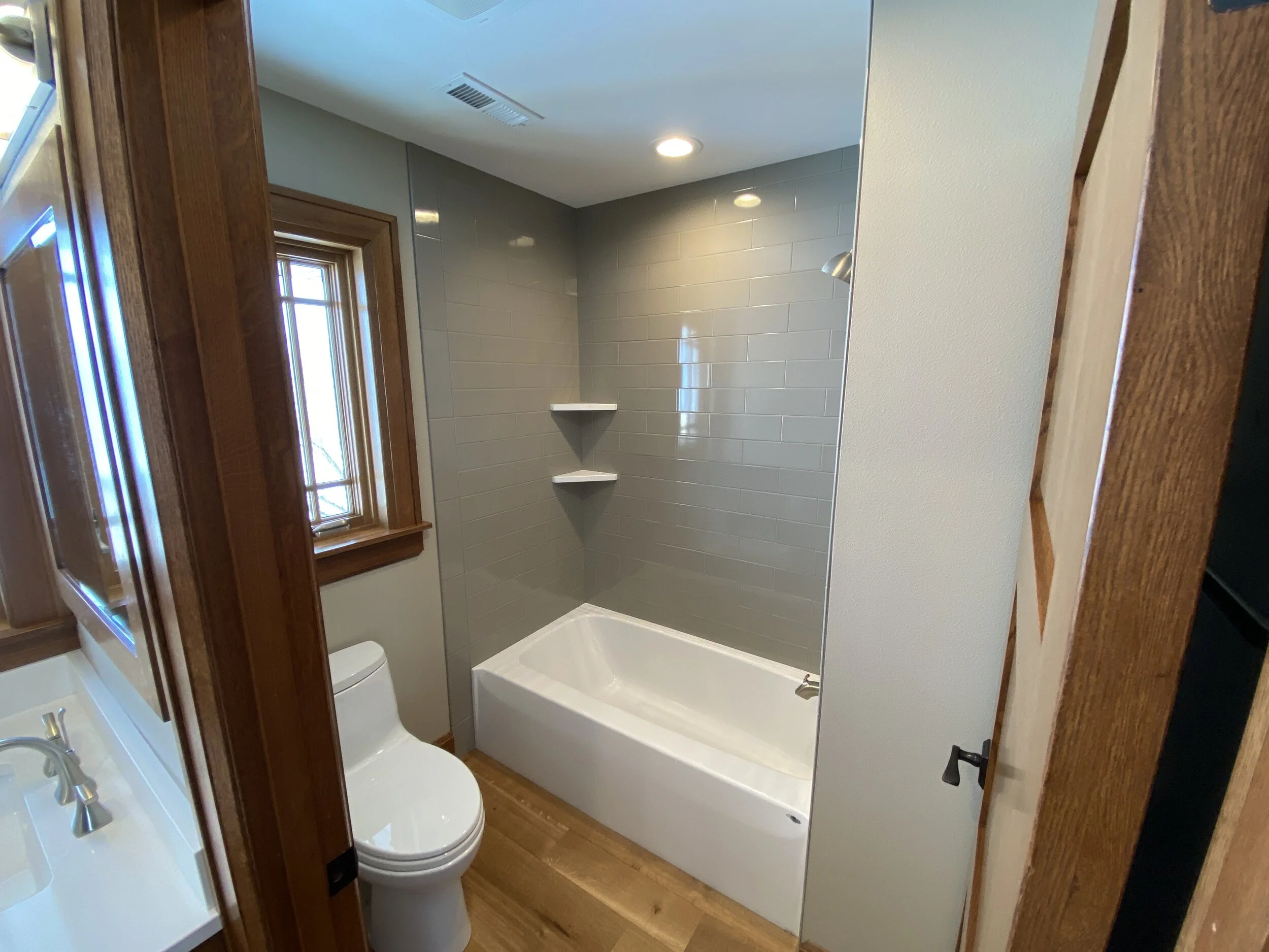 Bathroom guest 2.JPG