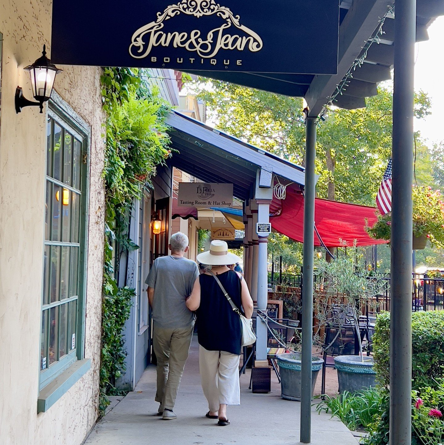 The Meadow⭐️⭐️⭐️⭐️⭐️⁠
&quot;My family and I really enjoyed our stay here! The house is centrally located and walking distance to the downtown area. The house had everything we needed and more! We plan on staying here again next time we visit Murphys.