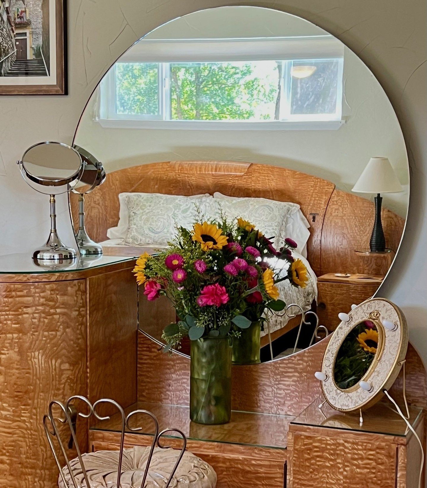 The Villa ⭐️⭐️⭐️⭐️⭐️⁠
&quot;My friends and I come to Murphy's every year for a girls weekend. This is hands down the best house we've rented&quot; ⁠
-Karen⁠
⁠
⁠
#visitmurphys #gocalaveras #lovingcalaveras #murphysca #murphyscalifornia #calaverascount