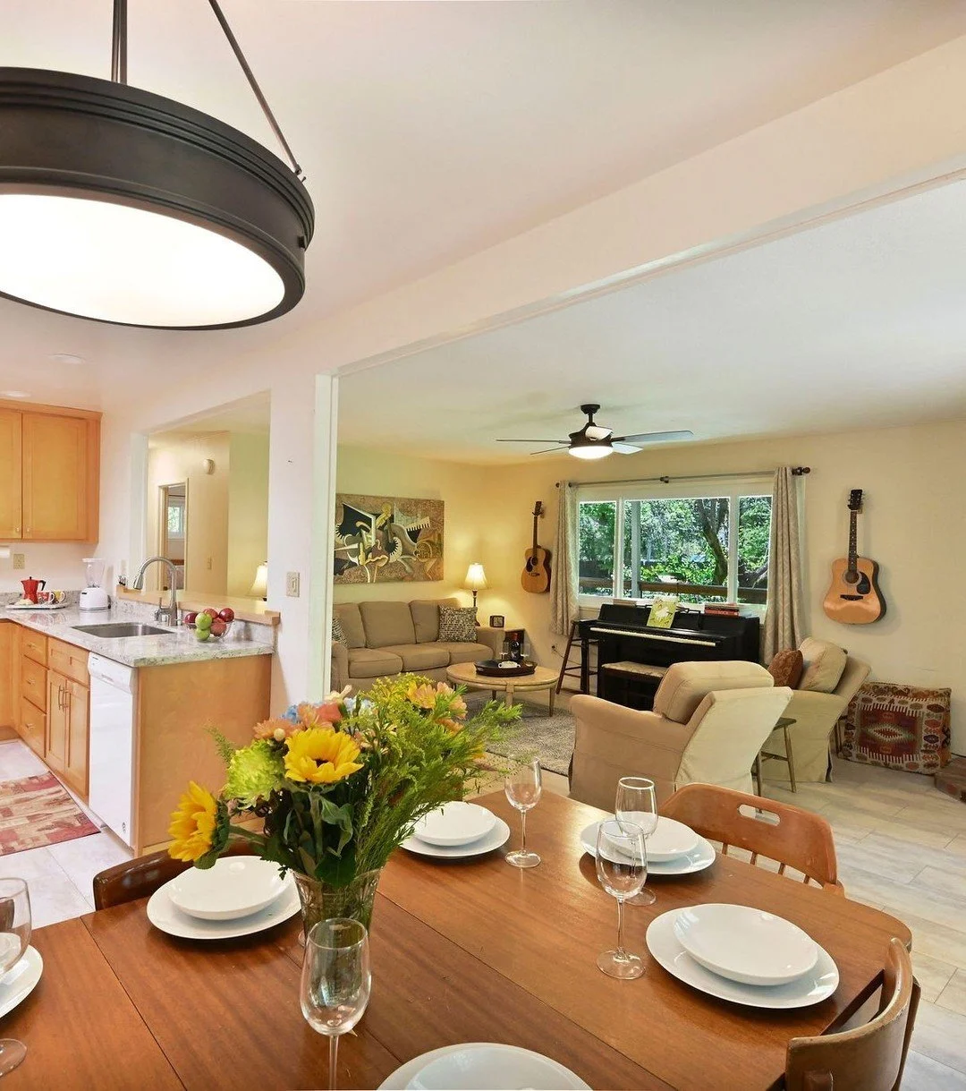 Happy Hollow ⭐️⭐️⭐️⭐️⭐️⁠
&quot;This was our 4th stay at Happy Hollow and it never disappoints, we absolutely love this place. Clean well supplied home, large fully fenced yard and just a block away from town. Hosts are very responsive and accommodati