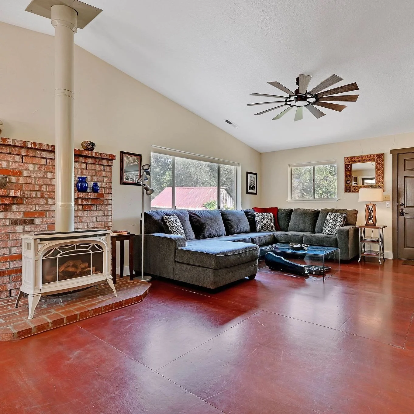 The Villa ⭐️⭐️⭐️⭐️⭐️⁠
"Wonderful home and location!!This house was very spacious. My brother in law is in a wheel chair and he was able to get around all through the house with no issues. The host was super sweet and responsive to my messages. W