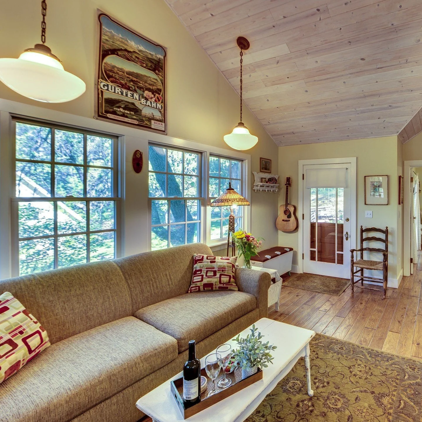 The Heard House⭐️⭐️⭐️⭐️⭐️⁠
"We could not ask for a better location and the house was even better than expected. We did not want to leave! We felt right at home, and everything was within walking distance. We had an amazing time."⁠
-Debbie⁠
