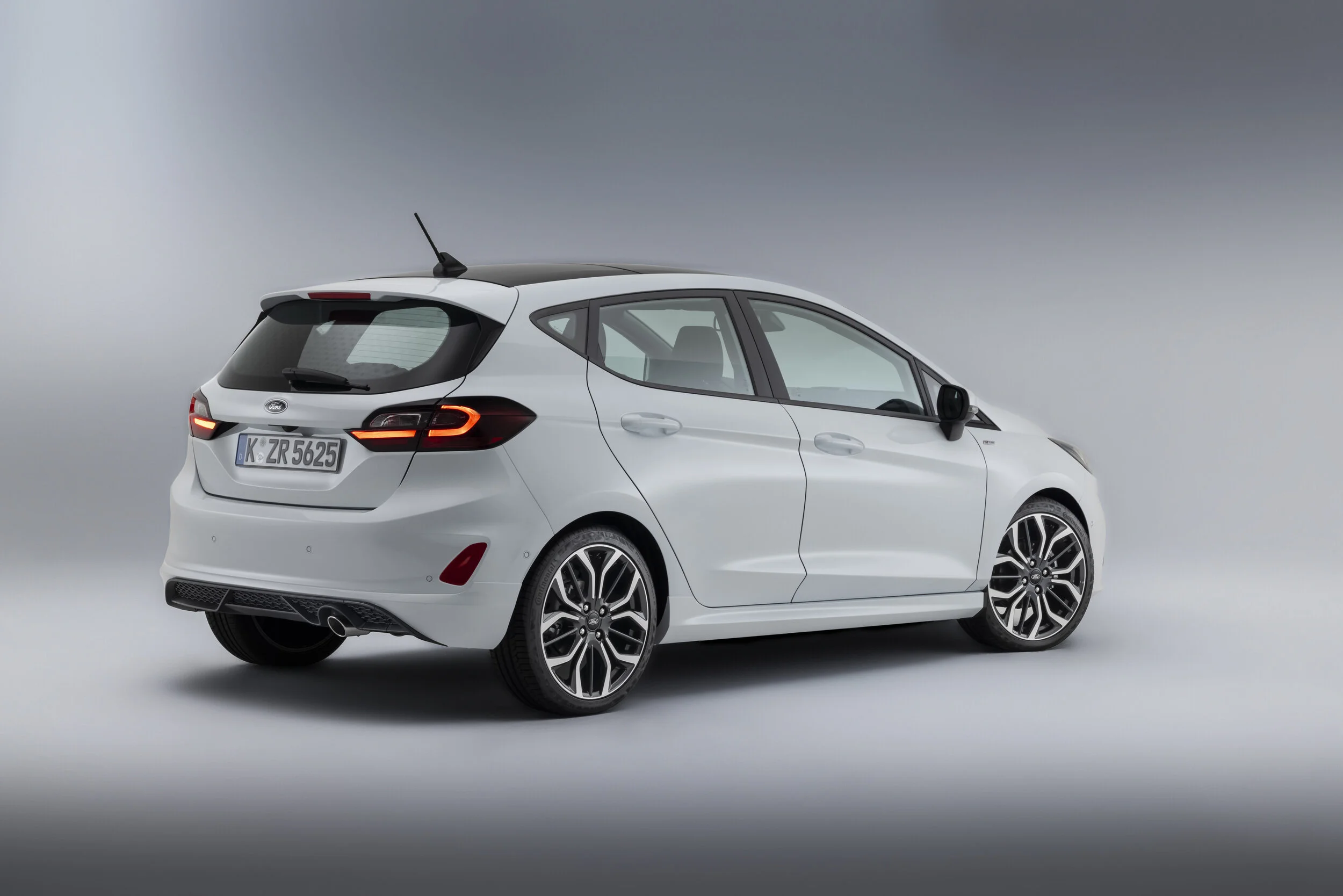 2021_FORD_FIESTA_STUDIO_ST-LINE_05.jpg