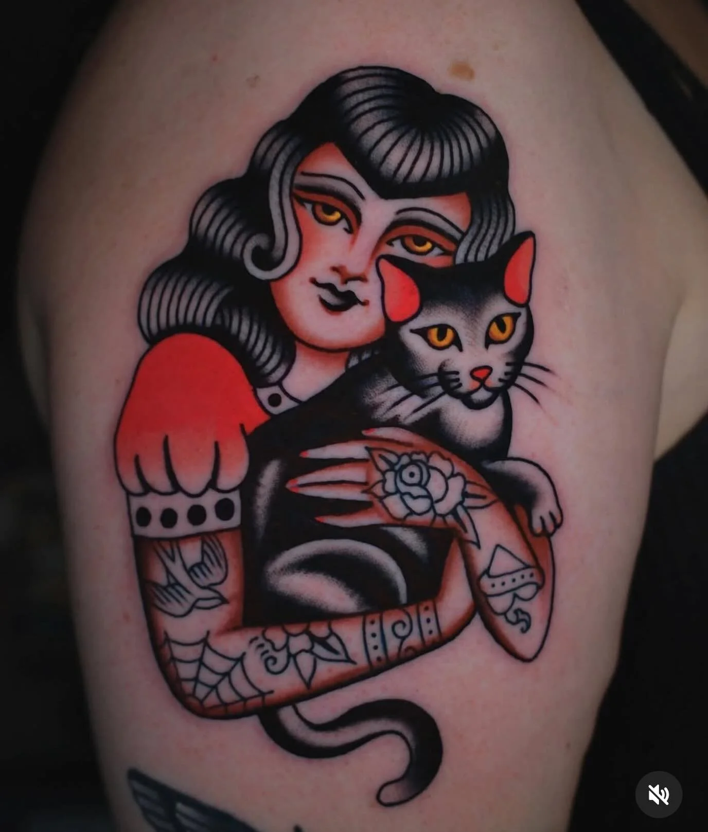Cat ladies unite ✊🏻 By @moira.ramone