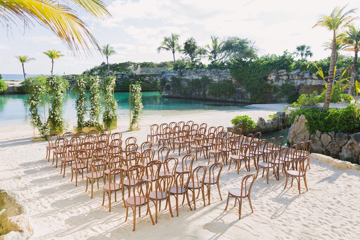 I mean just look at this view... this ceremony setup perfectly designed by @canteiroweddings and @sosweddingplanners was a dream. 
.
Christina &amp; Aarone&rsquo;s @hotelxcaretmexico Wedding was unforgettable.. can you just imagine saying &ldquo;I do