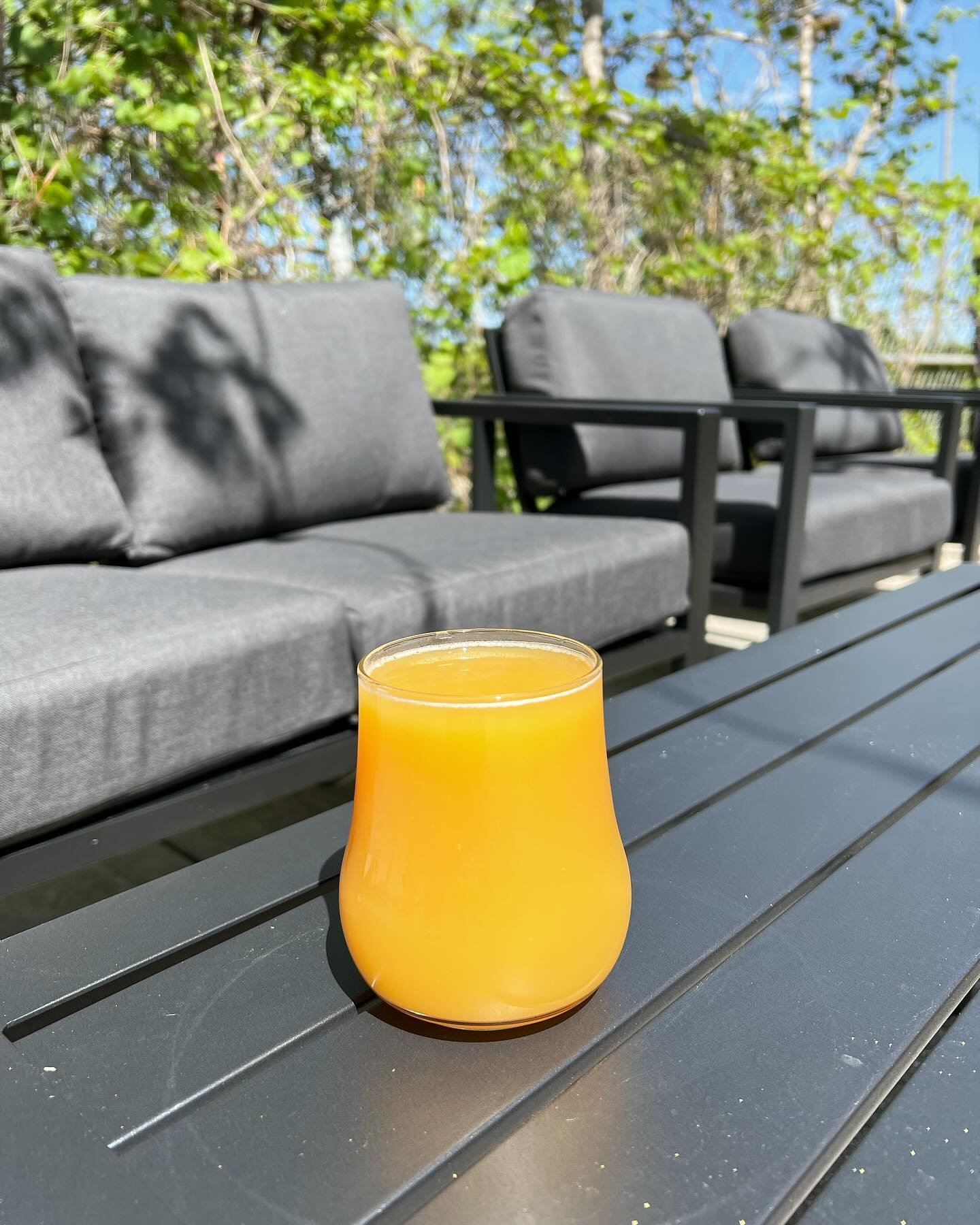 An extra juicy batch of Lounge Hours is back on tap today - this orange and mango sour is the perfect companion for relaxing on our new comfy patio furniture! Come catch some sun when we open at 4pm today.

We also have more Sun Jump Mexican lager ca