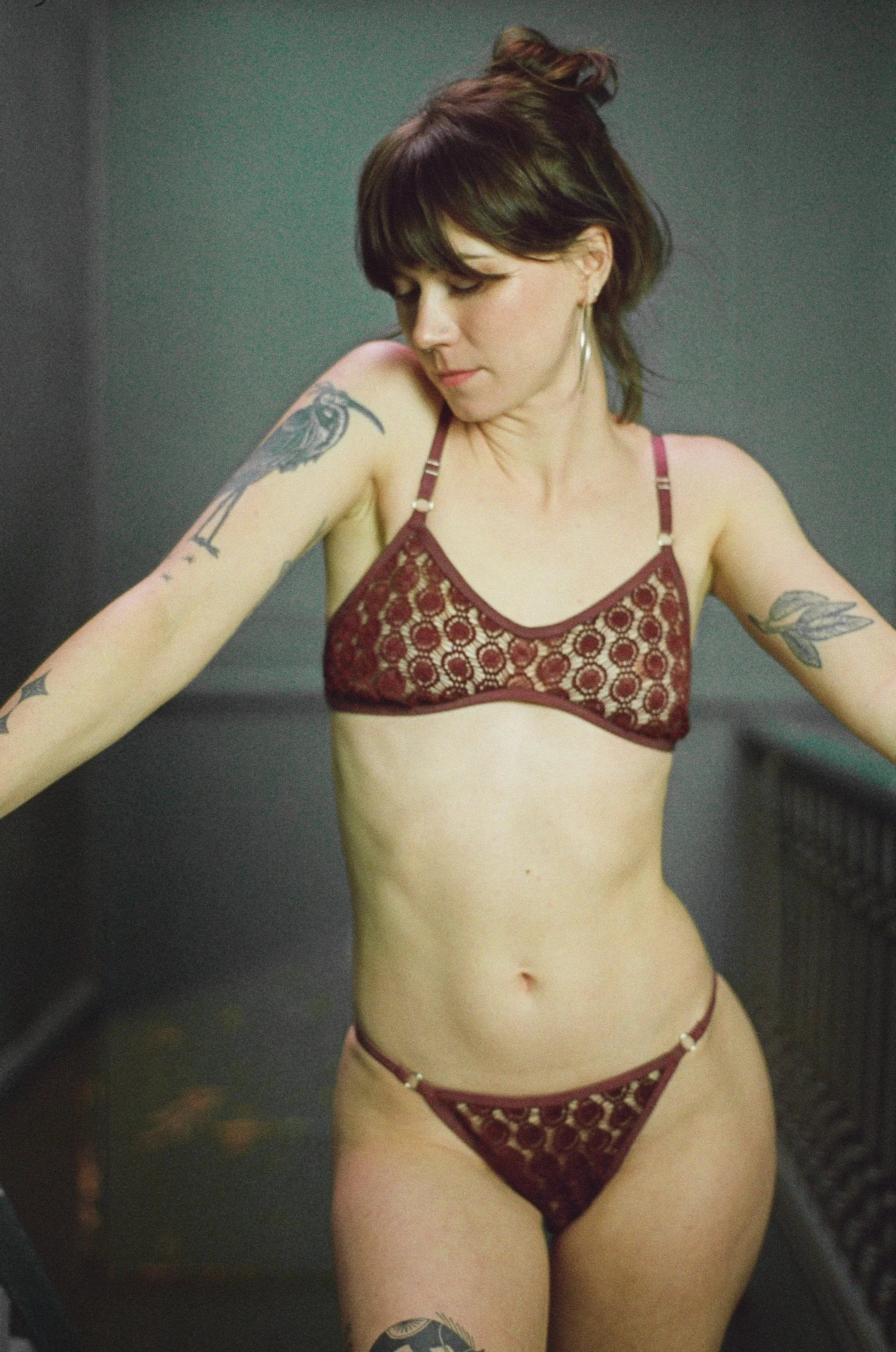 Bow bralette in burgundy lace
