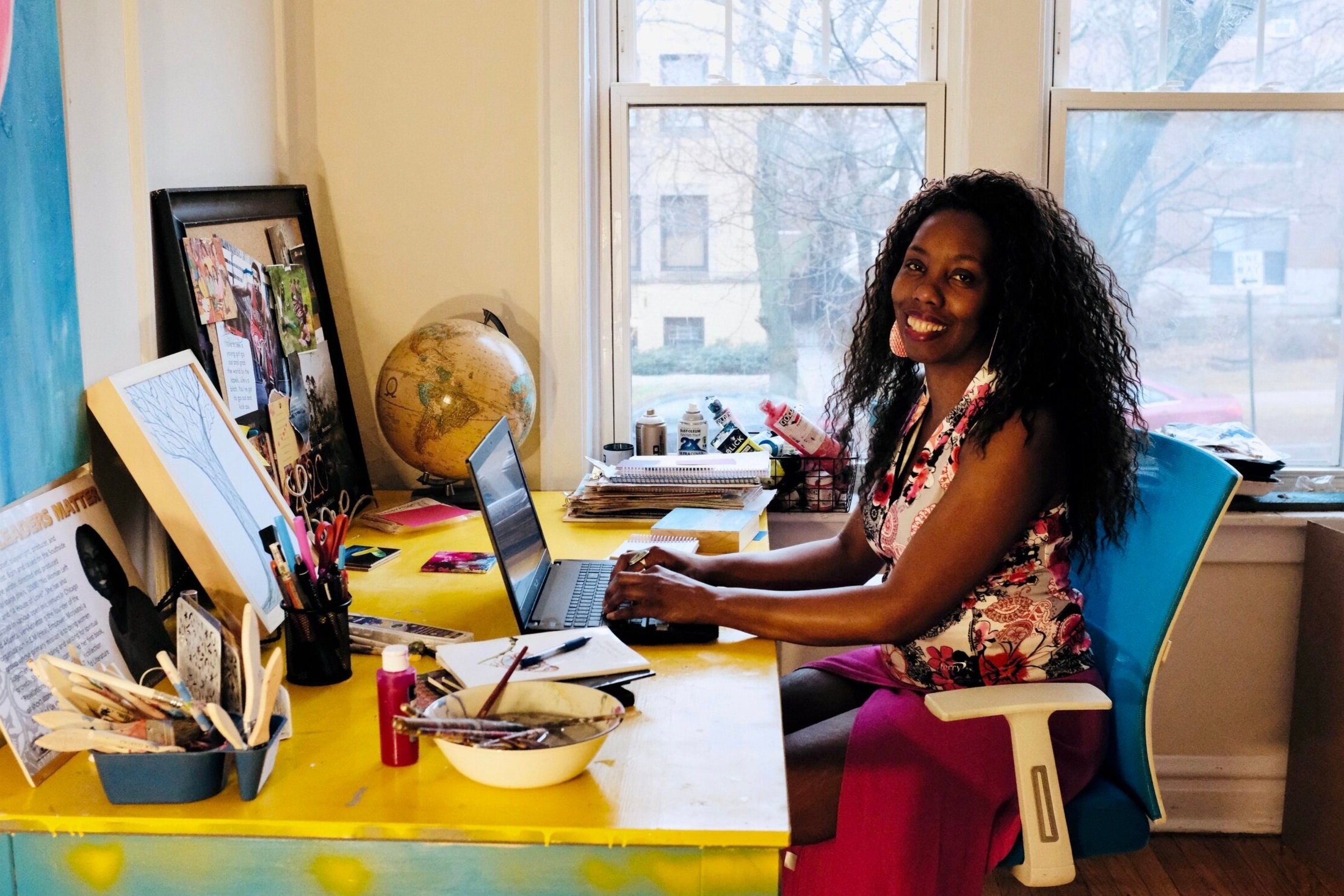 VersAnnette is an Artist, Author & Speaker.