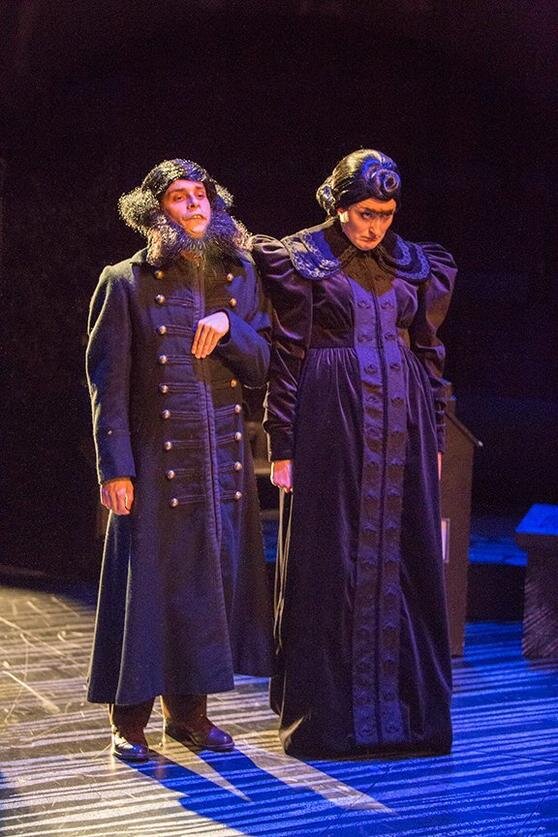  Blake Segal (left) and Liz Wisan in Ken Ludwig’s  Baskerville: A Sherlock Holmes Mystery  at the Old Globe Theatre.  Photo: Jim Cox  