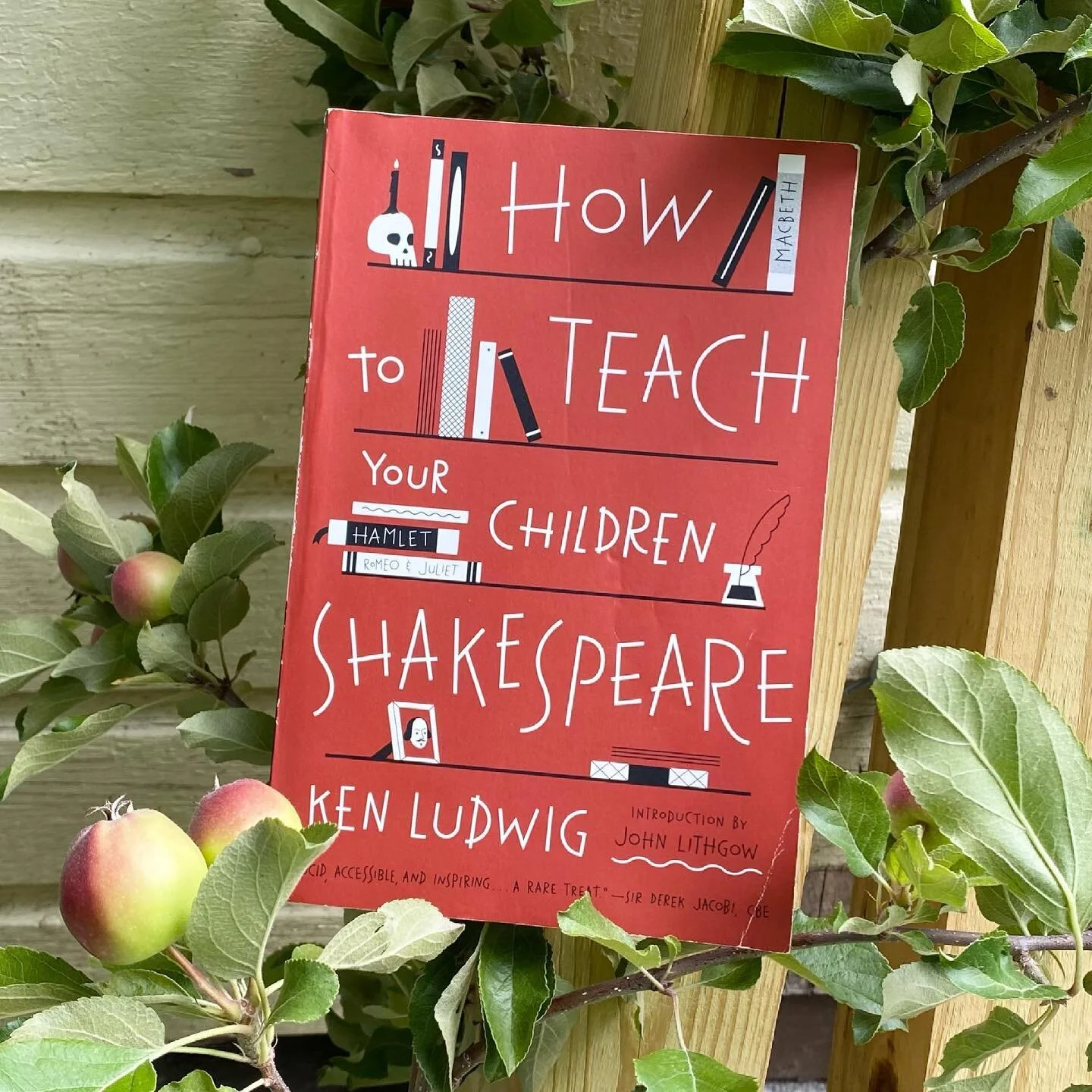 New to #TeachYourKidsShakespeare? 
 
Here&rsquo;s how it works .... 

With this no stress hack, you and @playwrightkenludwig will teach your children 25 passages of Shakespeare. You&rsquo;ll start with short accessible passages; then gradually you&rs