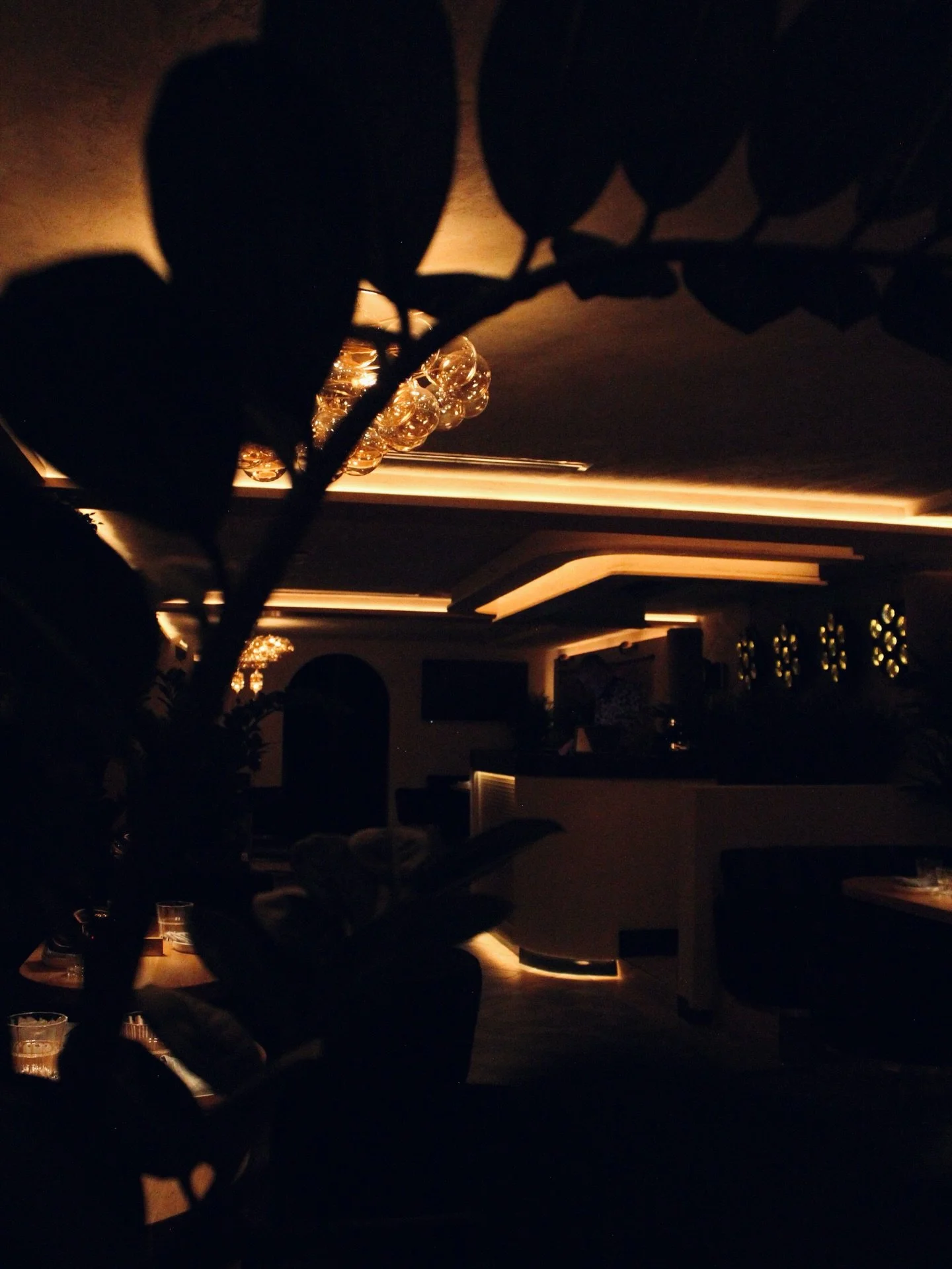 T O N I G H T ✨ 10pm-2am // meet us underneath Main St downtown for an elevated mid week gr&uuml;v @hamptonhousedallas feat. sound selectas @djphilipevans and @stetra 

no cover all night 

see you on the dance floor ✨

dress code enforced: keep it s