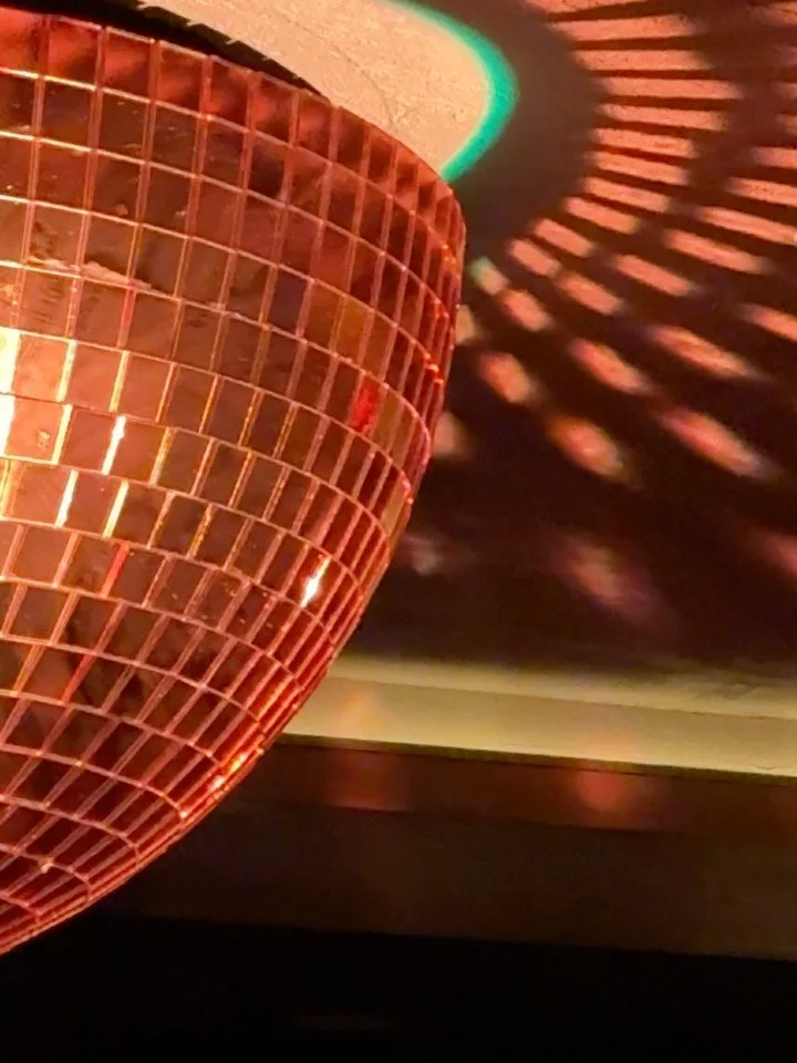 TONIGHT @hamptonhousedallas // meet us Downtown under Main St for a groove sesh ✨ 
@djphilipevans + @stetra in the mix tonight 10pm-2am