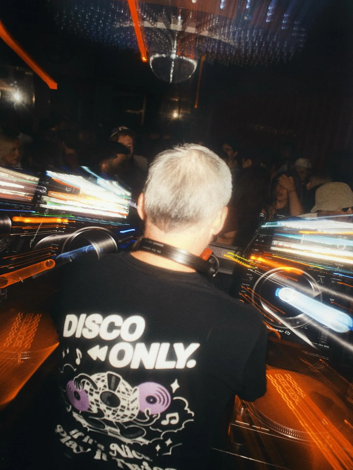 T O N I G H T // Technorotica Takeover @boogiesdtx 8PM-2AM &bull; meet us on the dance floor for a rhythm ritual ✨

arrive early to skip the line and stay for the gr&uuml;vs

8-10 @midway_dj 
10-11:20  @stetra 
11:20-12:40 @chrsroze 
12:40-2 @jejune.