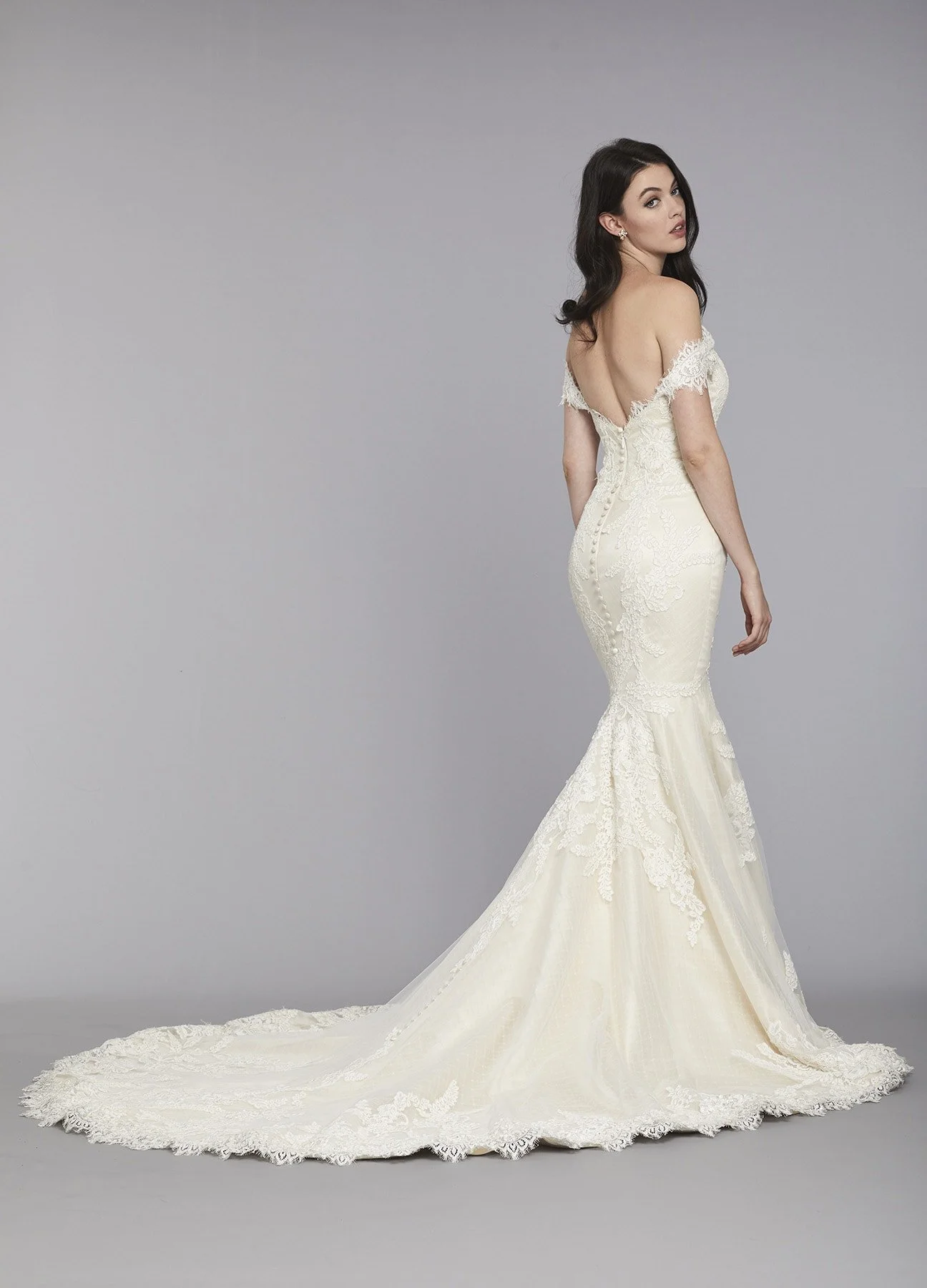 Looking for the gown of a lifetime? Join us from now until June 6th to discover that timeless part of you.  Incentives on gowns and veils. By appointment only